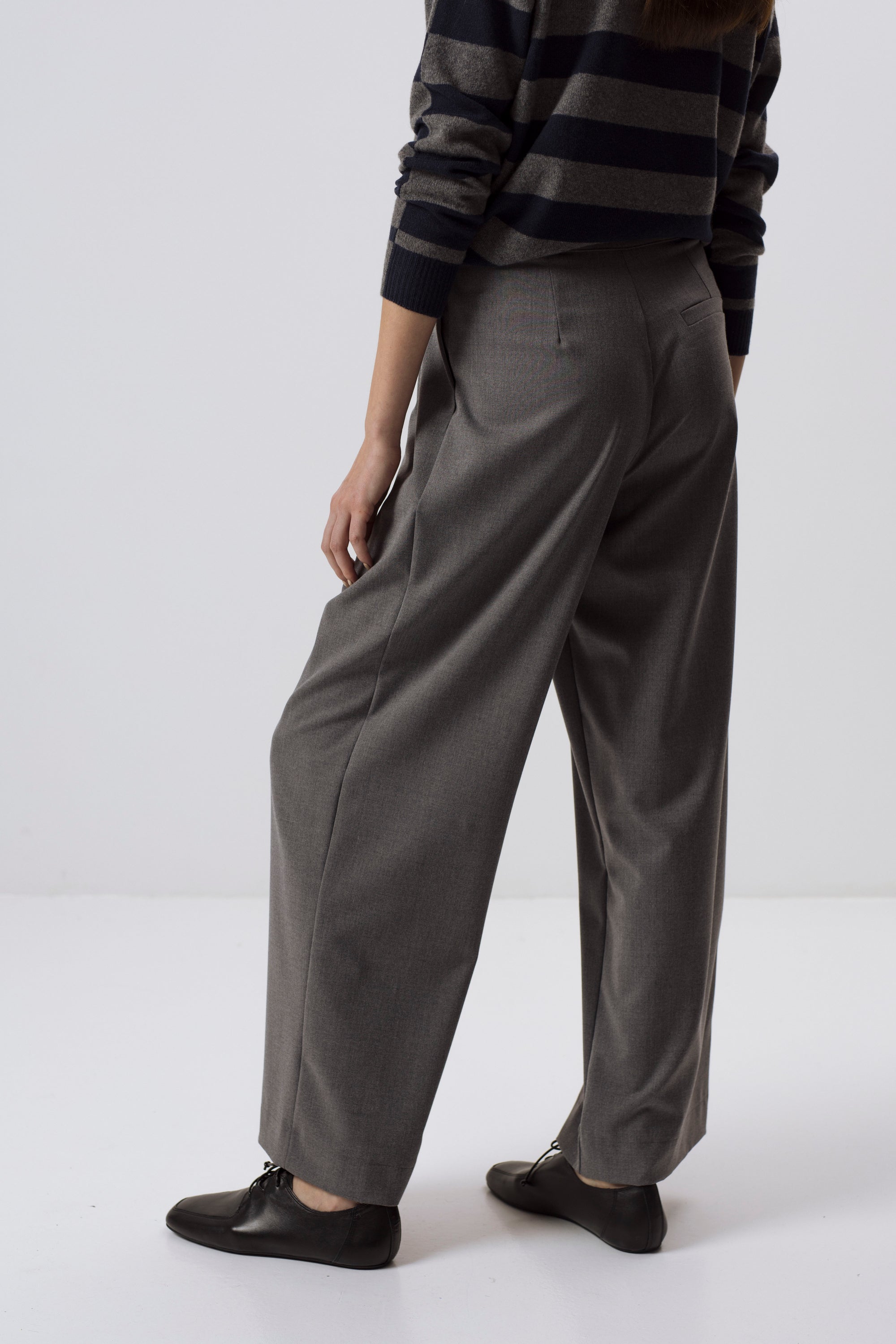 MILCHFARBENE SLIM-FIT-HOSE