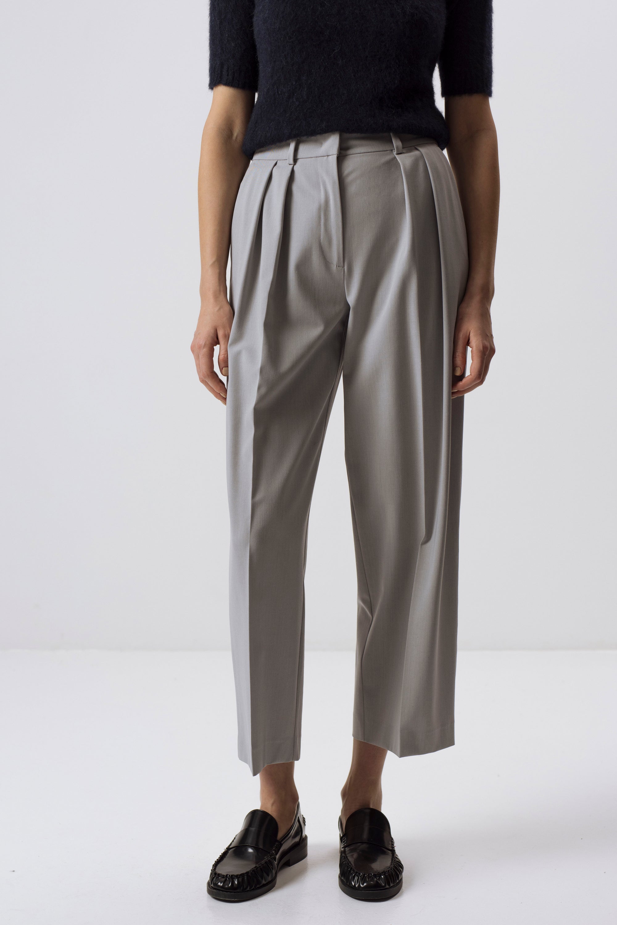 MILCHFARBENE SLIM-FIT-HOSE