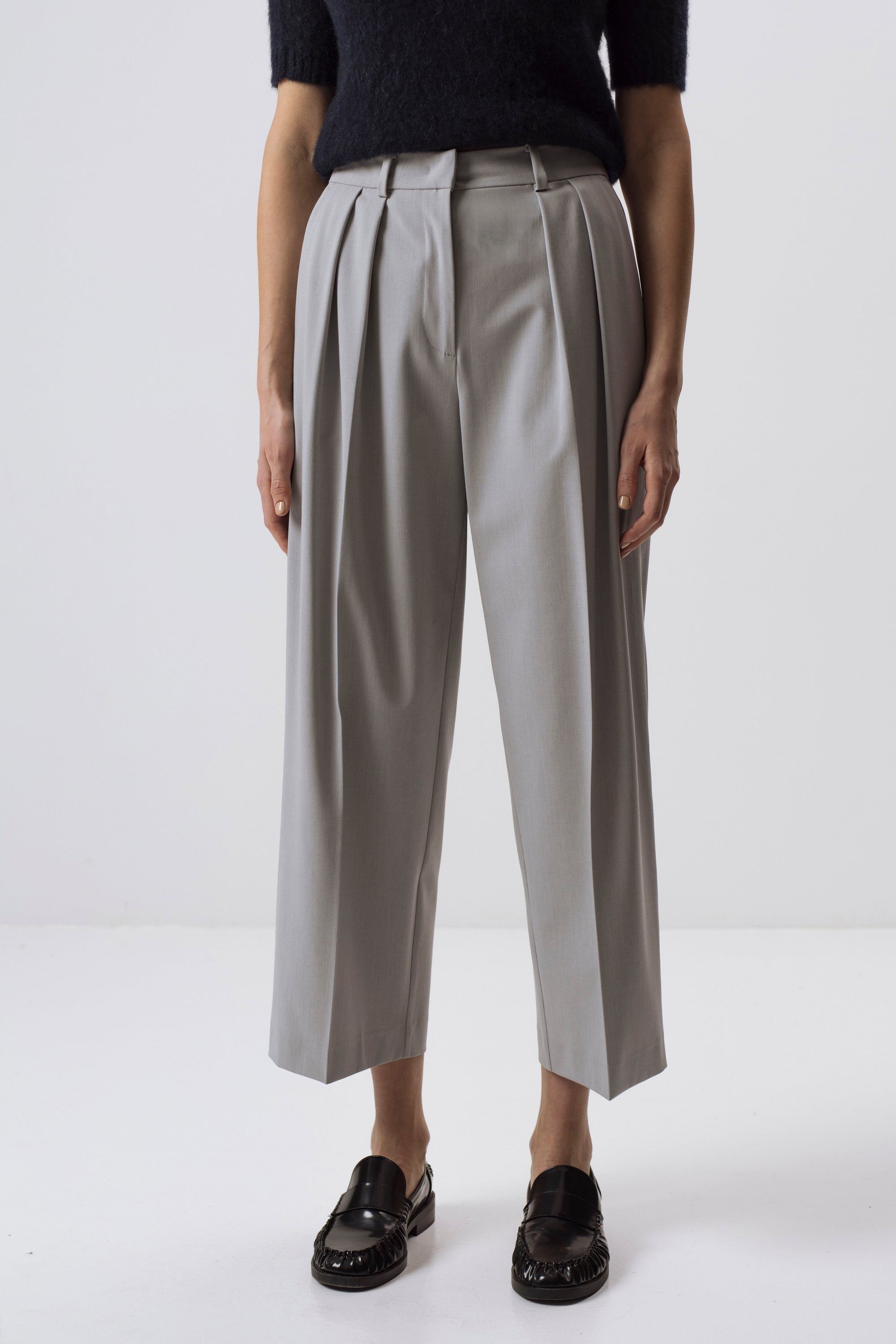 MILCHFARBENE SLIM-FIT-HOSE