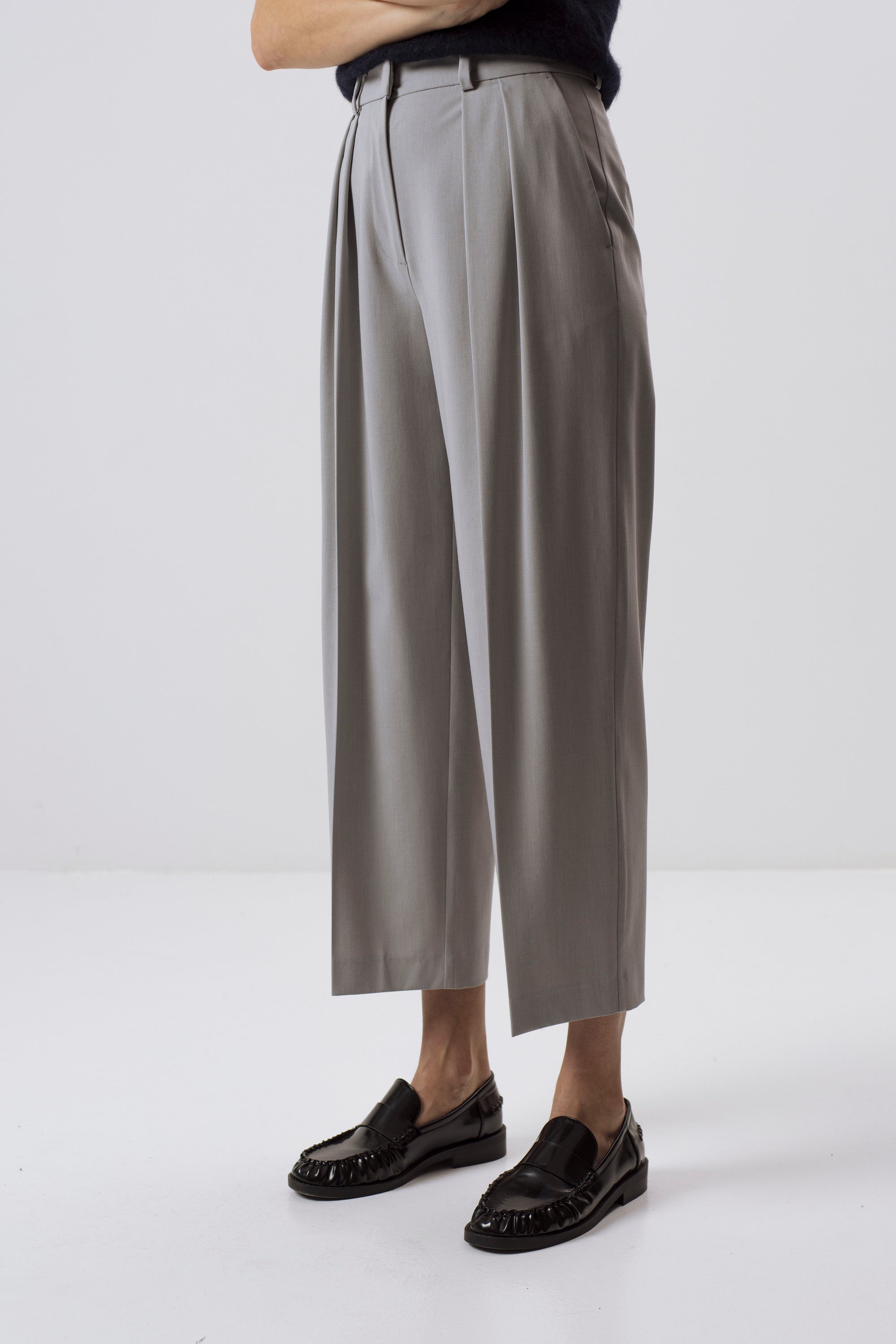 MILCHFARBENE SLIM-FIT-HOSE