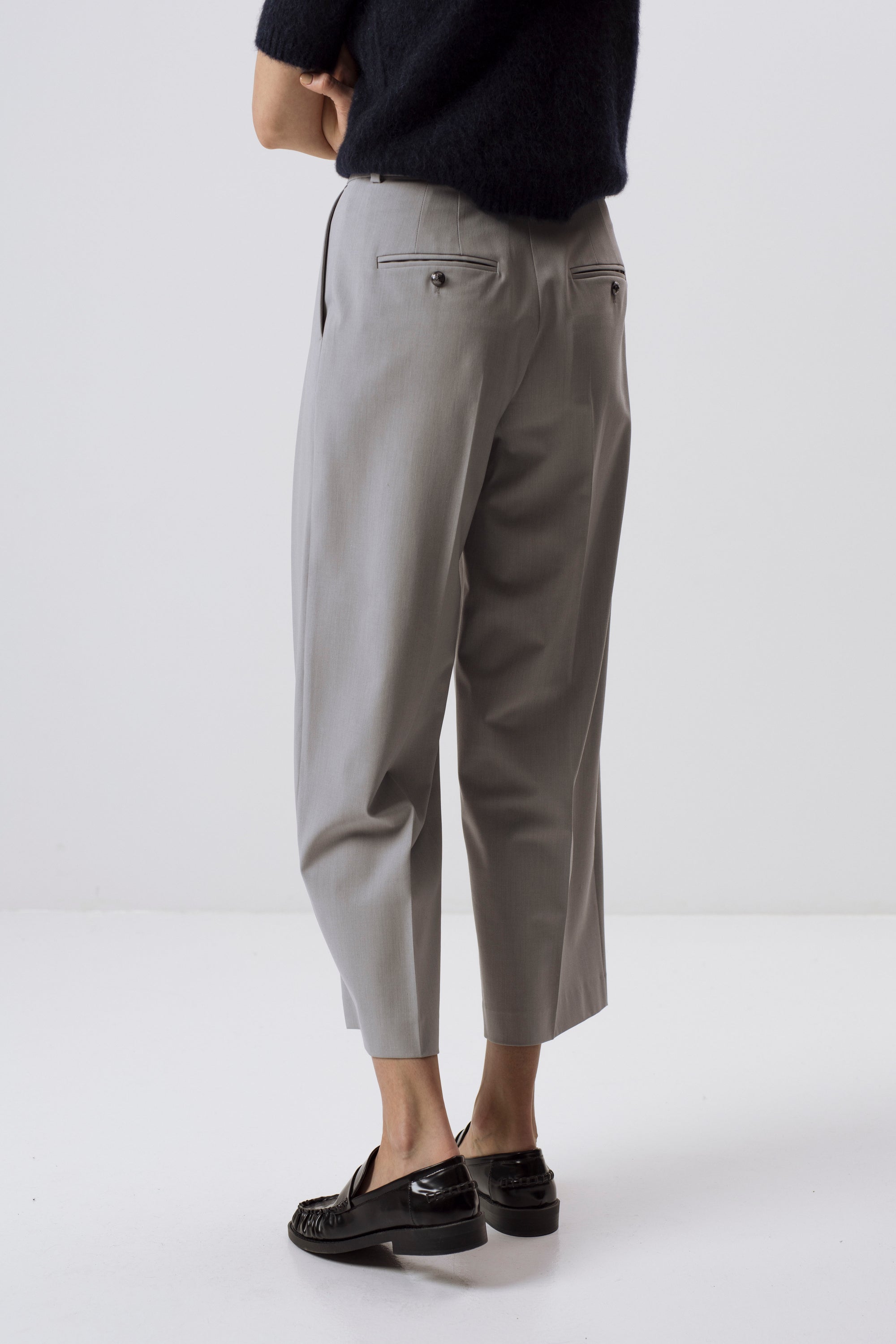 MILCHFARBENE SLIM-FIT-HOSE