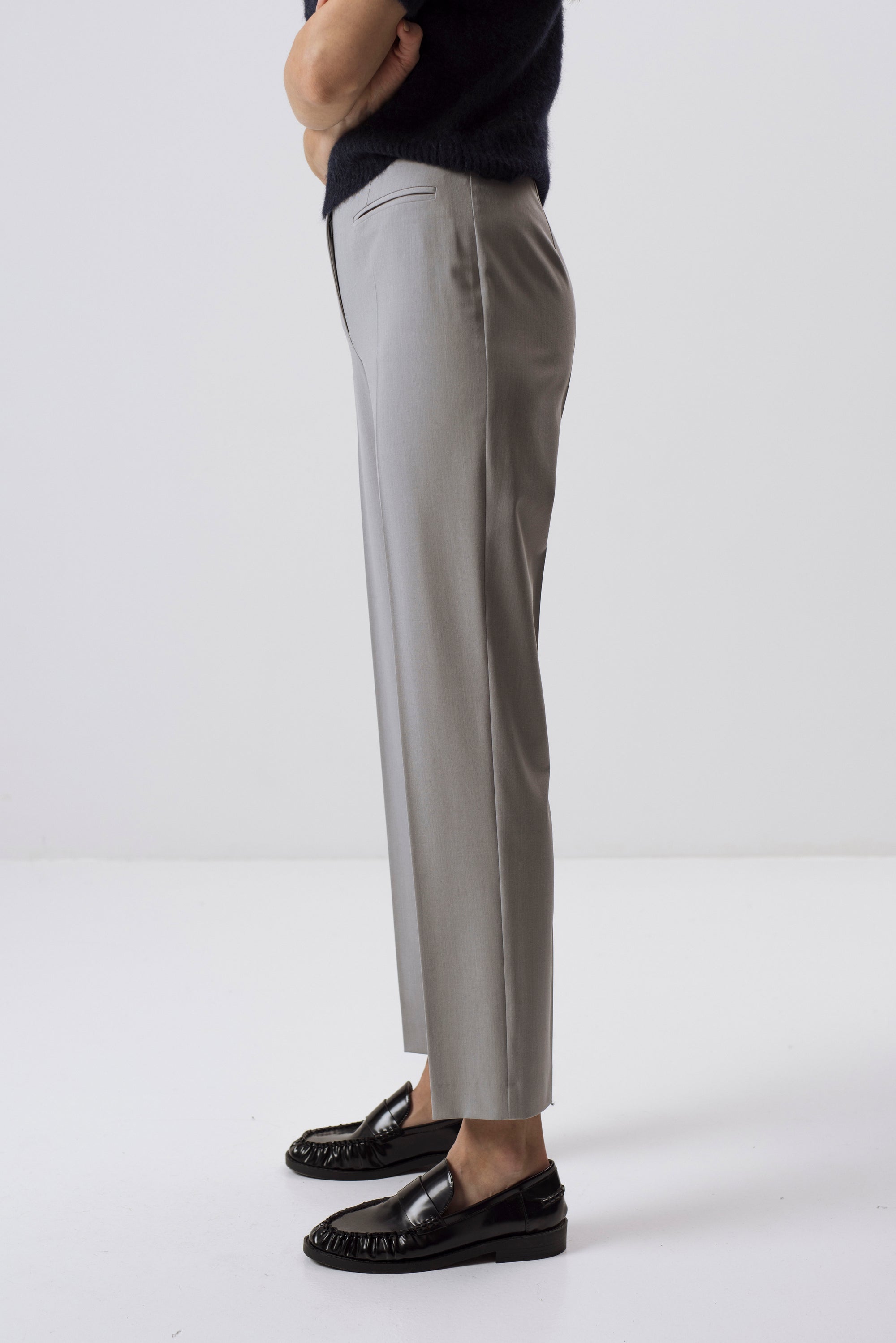 MILCHFARBENE SLIM-FIT-HOSE
