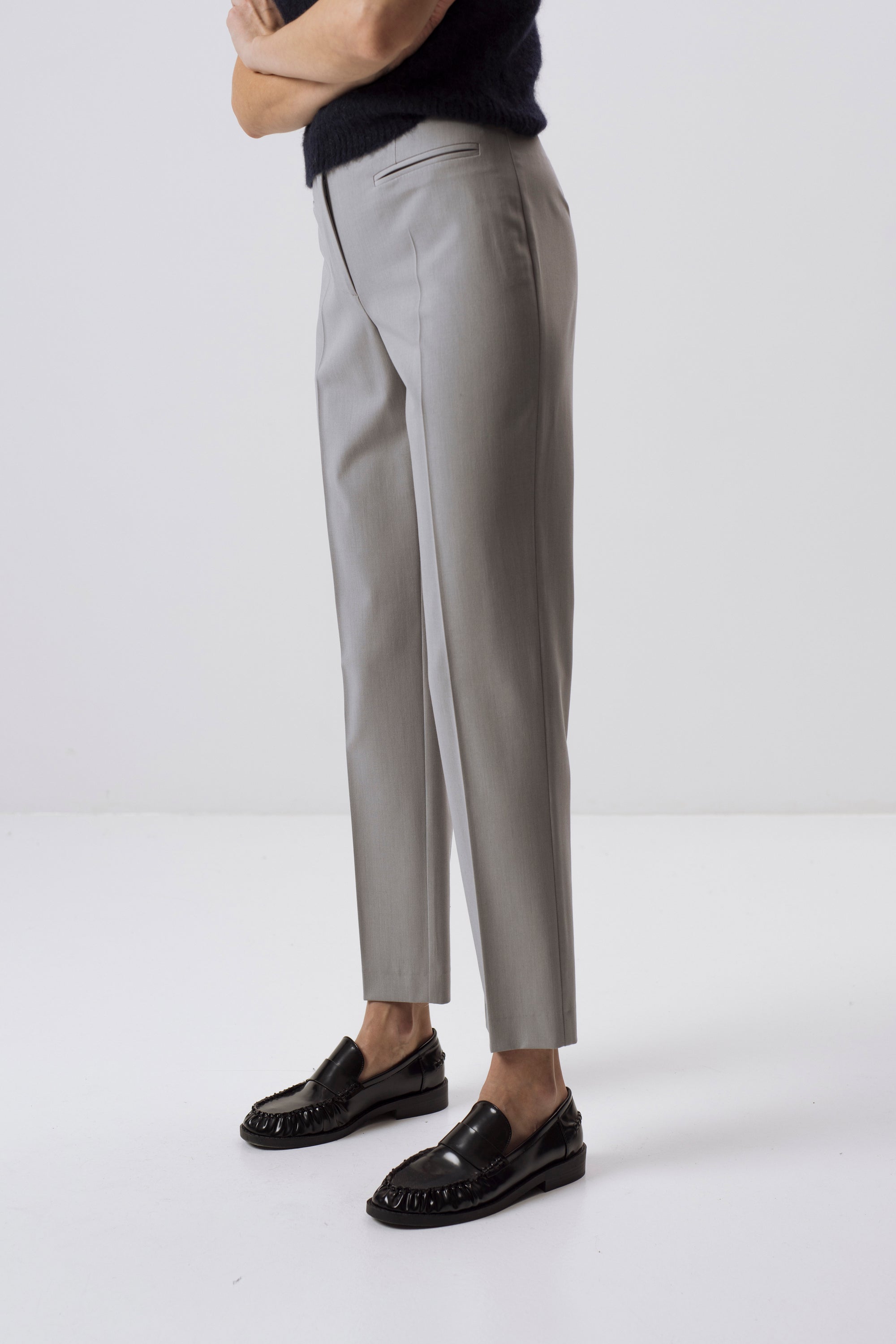 MILCHFARBENE SLIM-FIT-HOSE