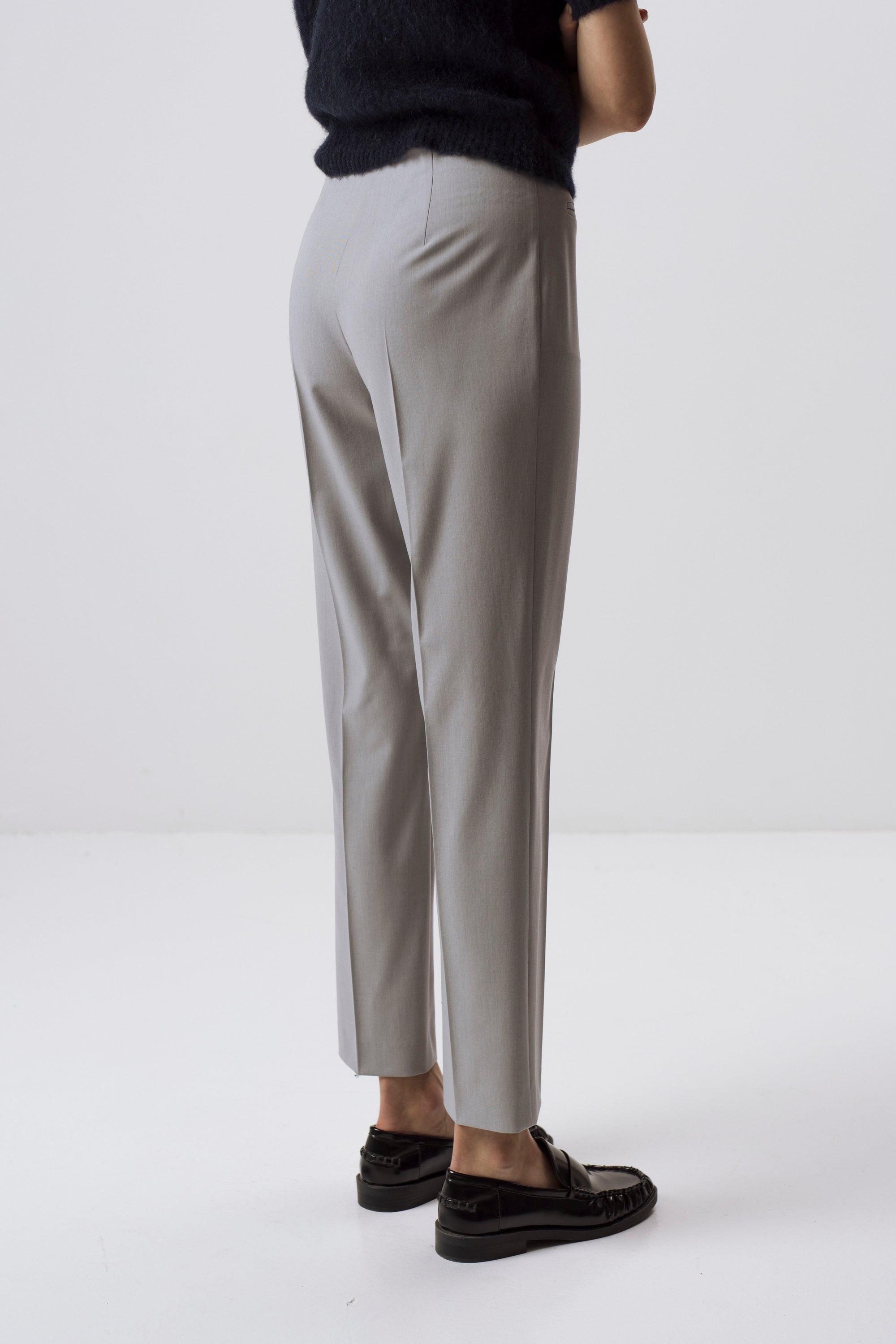 MILCHFARBENE SLIM-FIT-HOSE