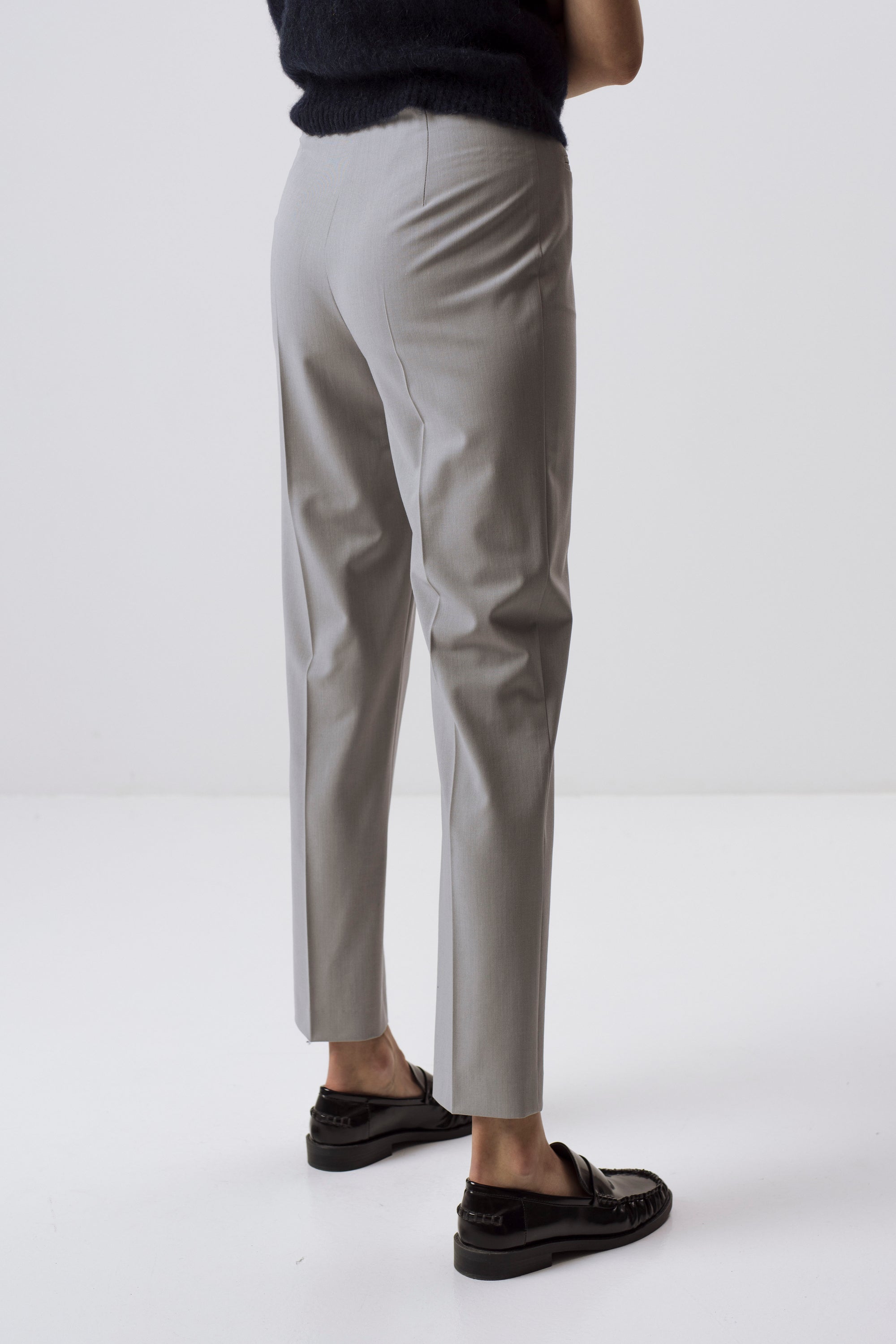 MILCHFARBENE SLIM-FIT-HOSE