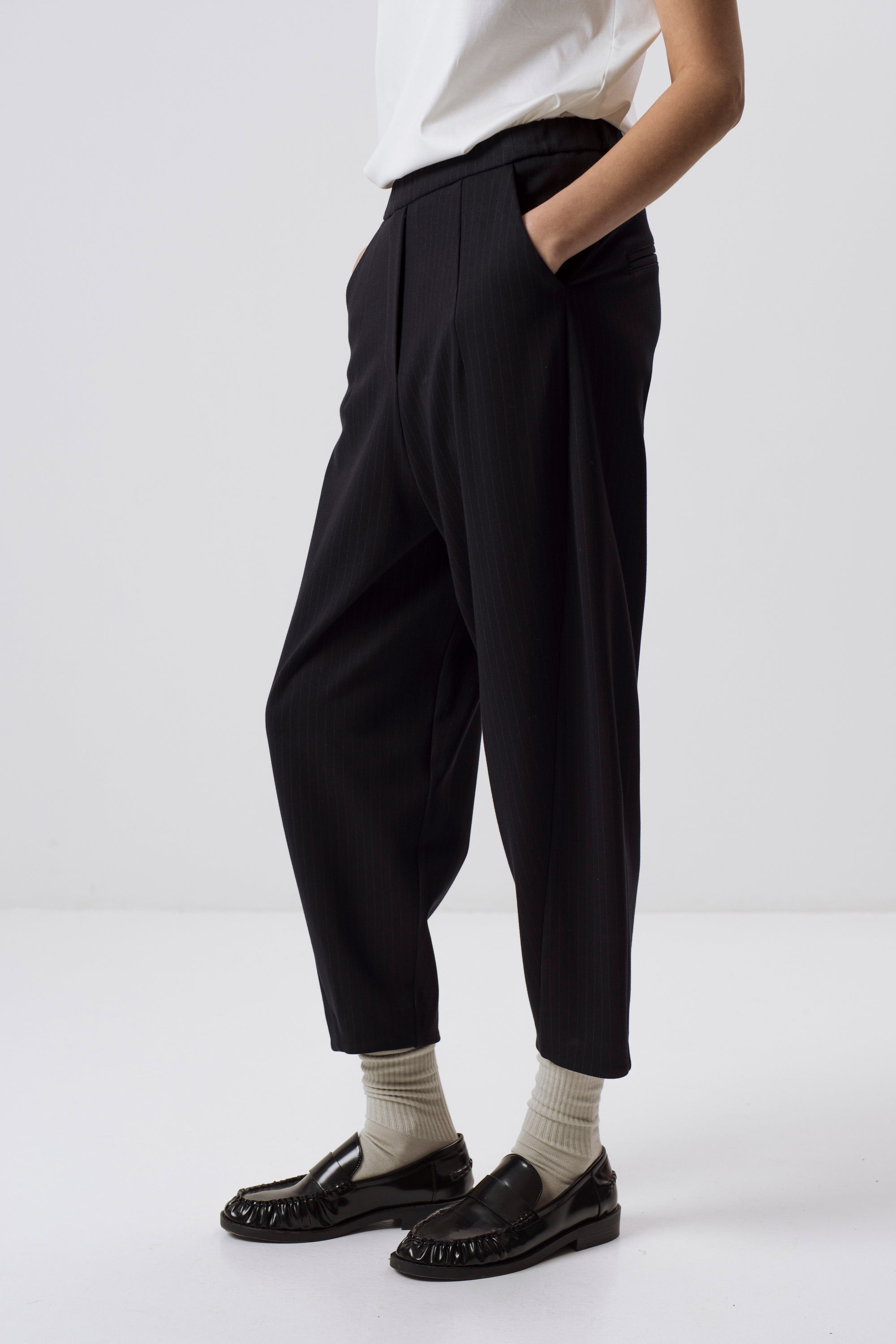 MILCHFARBENE SLIM-FIT-HOSE