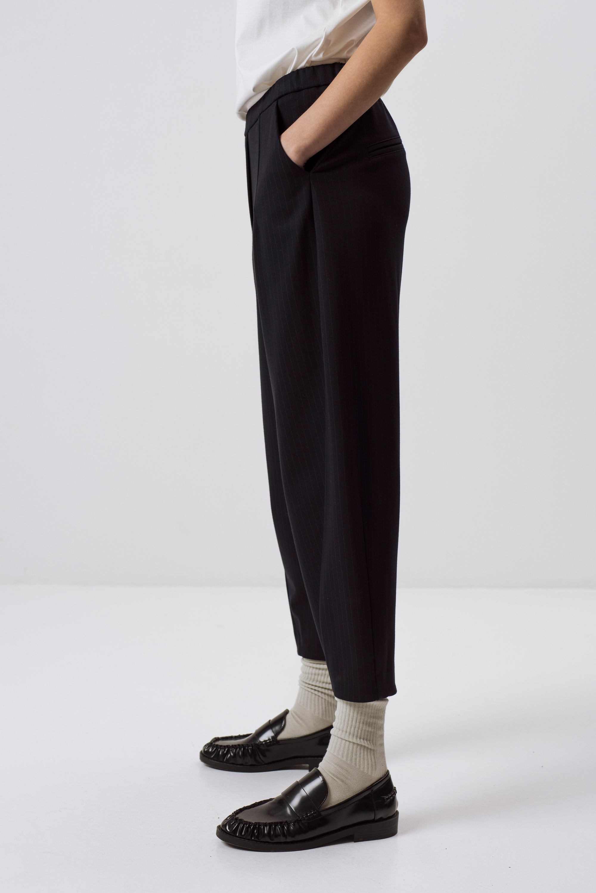 MILCHFARBENE SLIM-FIT-HOSE