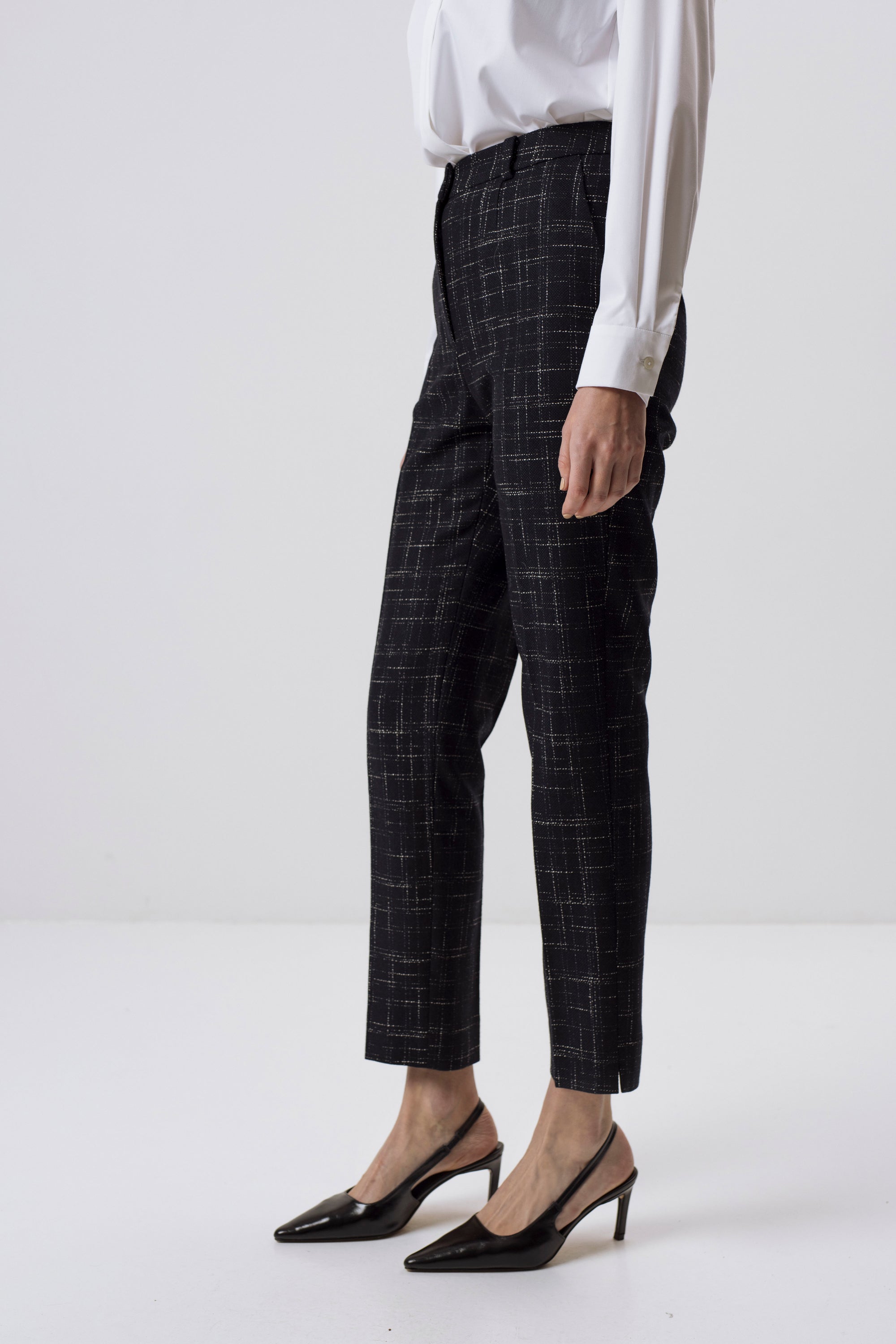 MILCHFARBENE SLIM-FIT-HOSE
