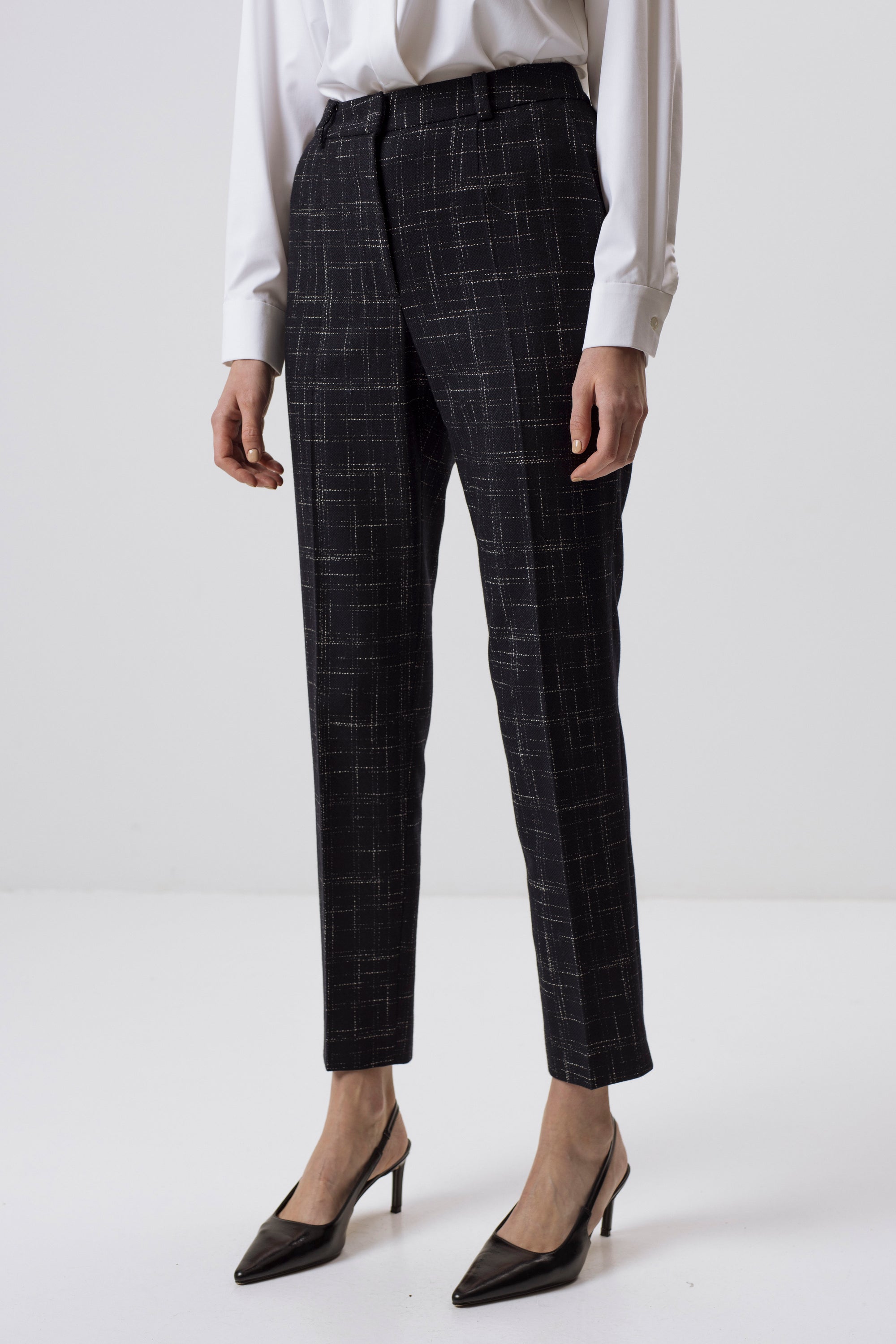 MILCHFARBENE SLIM-FIT-HOSE