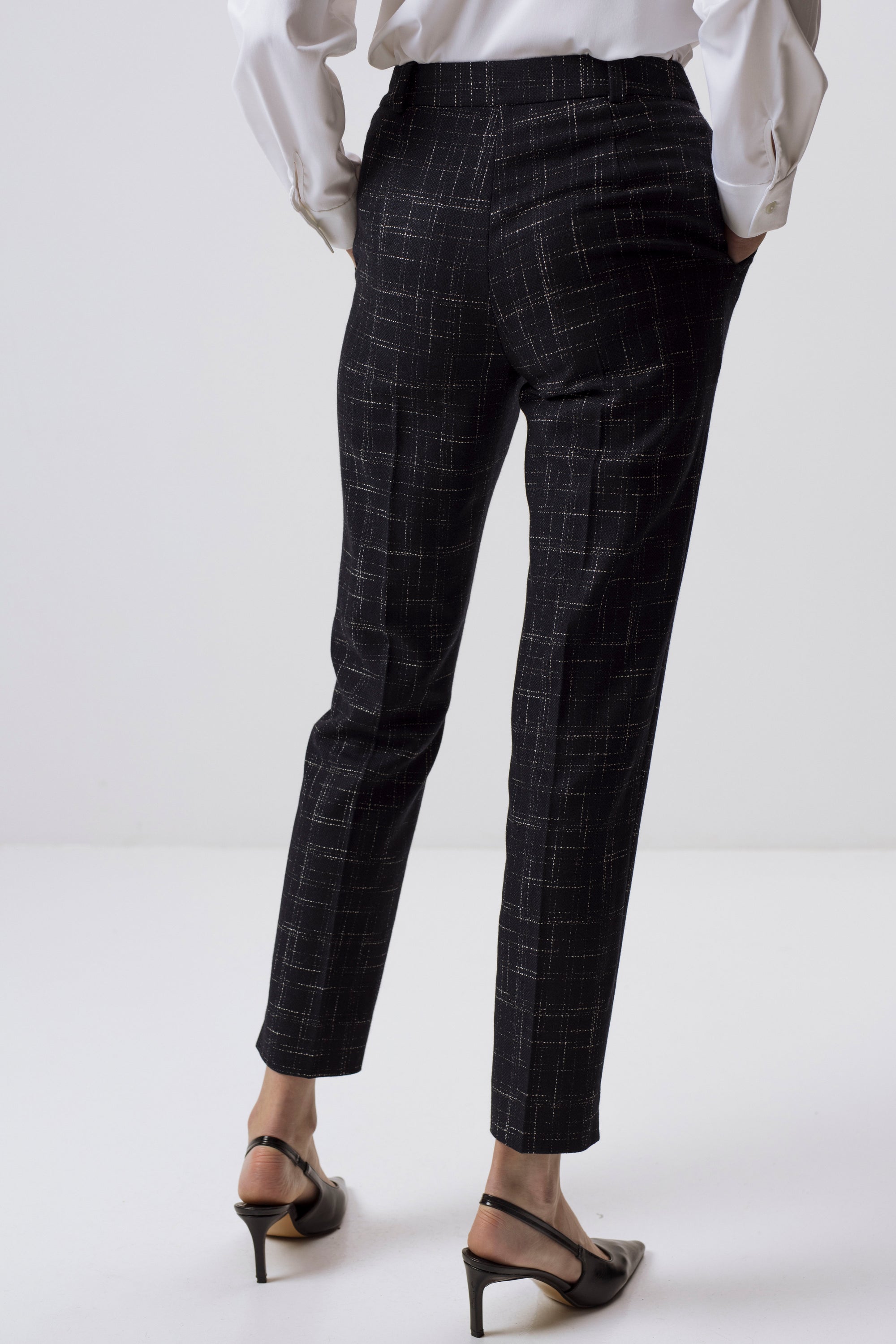 MILCHFARBENE SLIM-FIT-HOSE