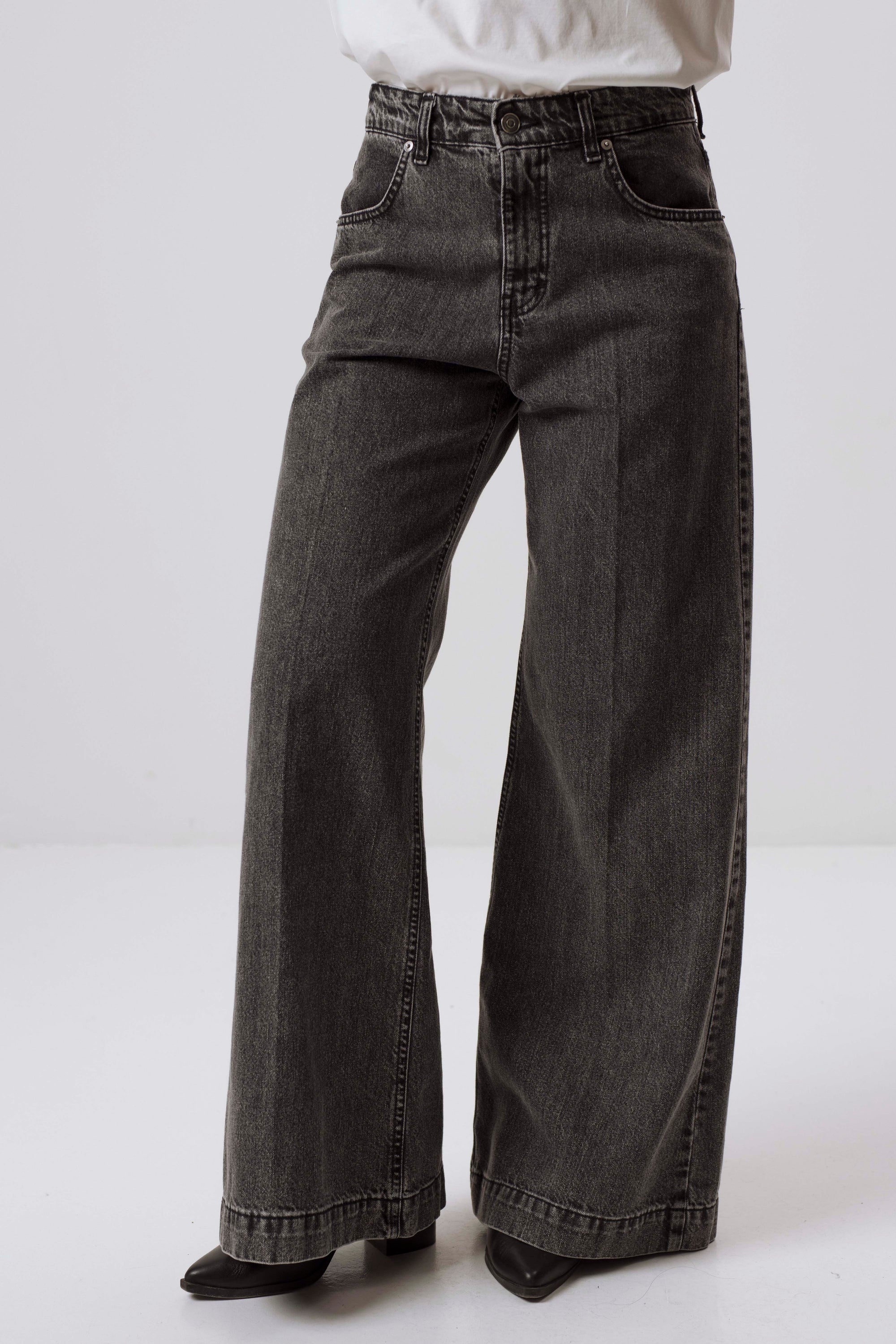 MILCHFARBENE SLIM-FIT-HOSE