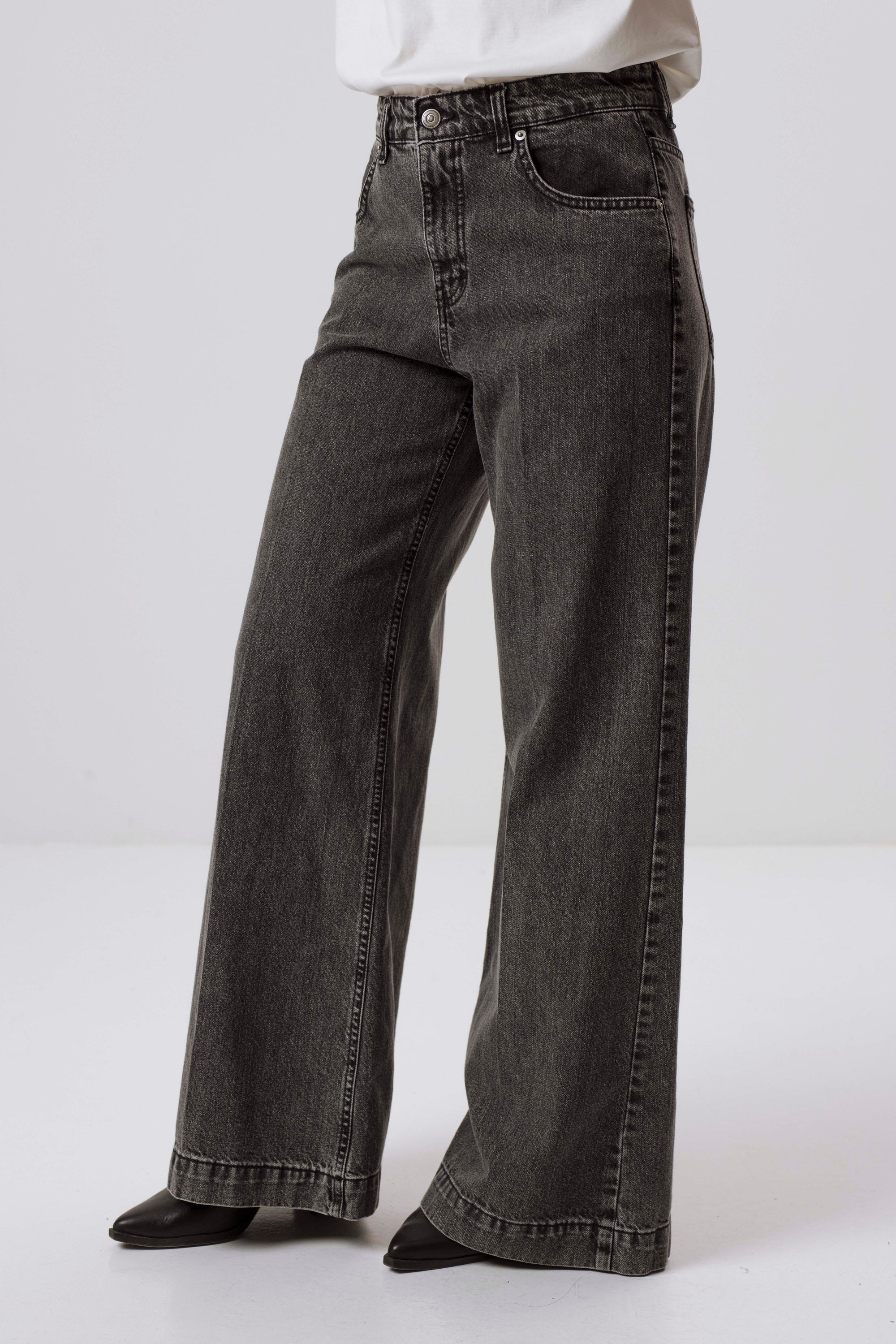 MILCHFARBENE SLIM-FIT-HOSE