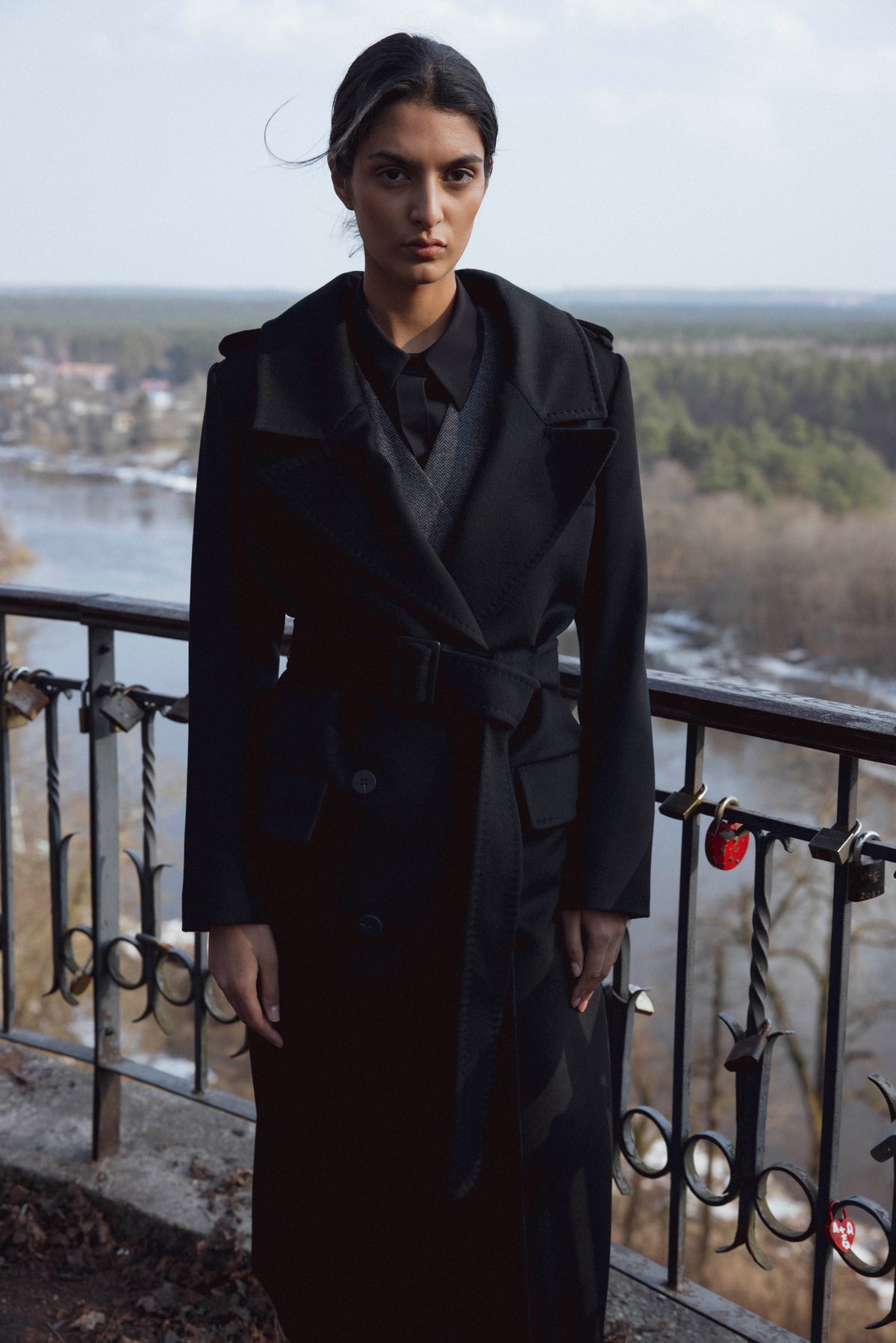 BLACK WOOL COAT WITH BUCKLED BELT