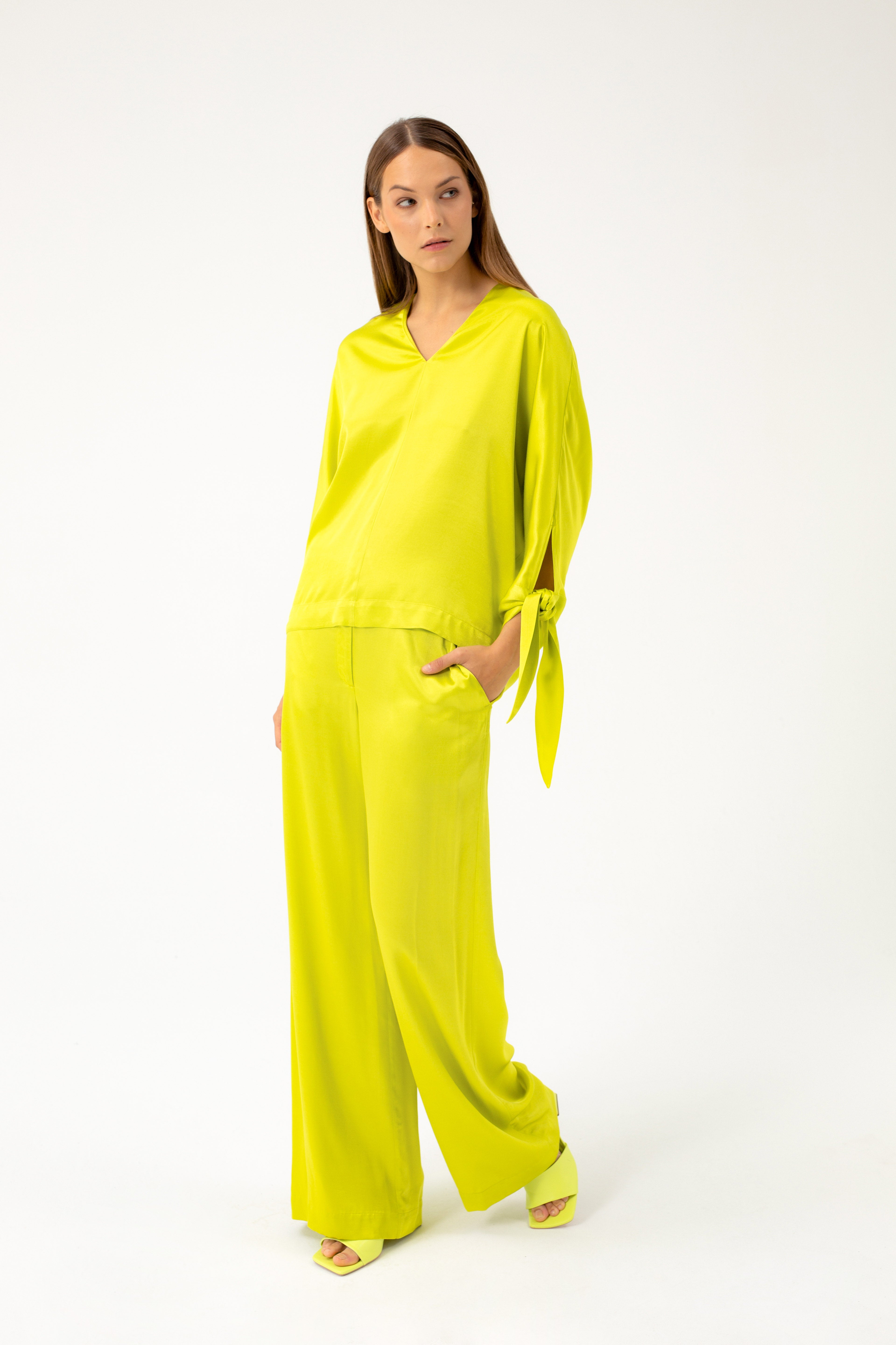 LAIMO ATSPALVIO PALAIDINĖ SU SURIŠTAIS RANKOGALIAIS