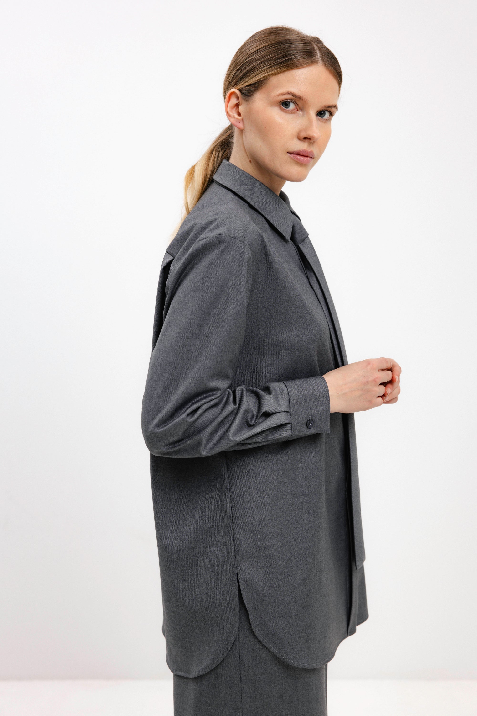 LONG-SLEEVE LOOSE GREY SHIRT