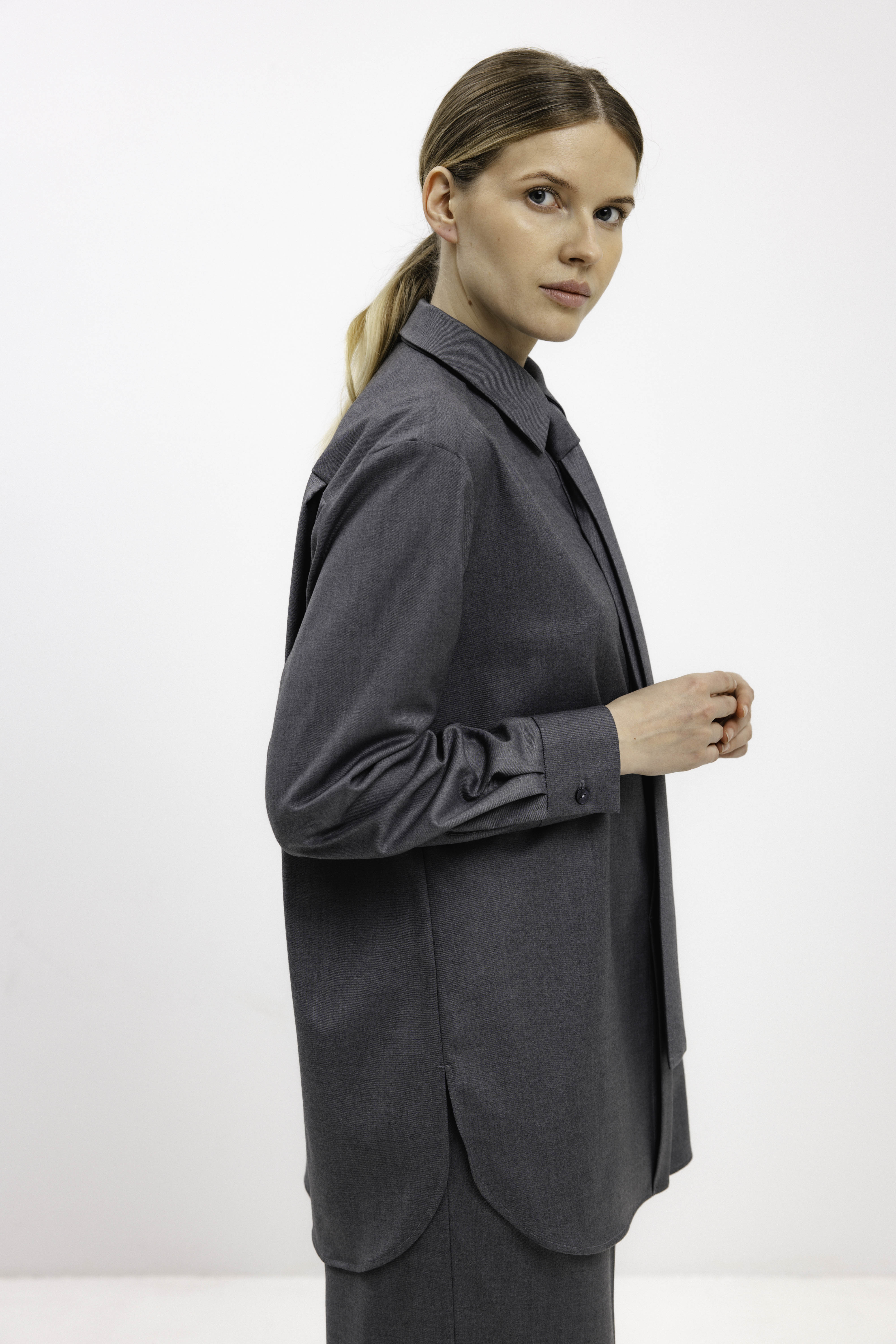 LONG-SLEEVE LOOSE GREY SHIRT