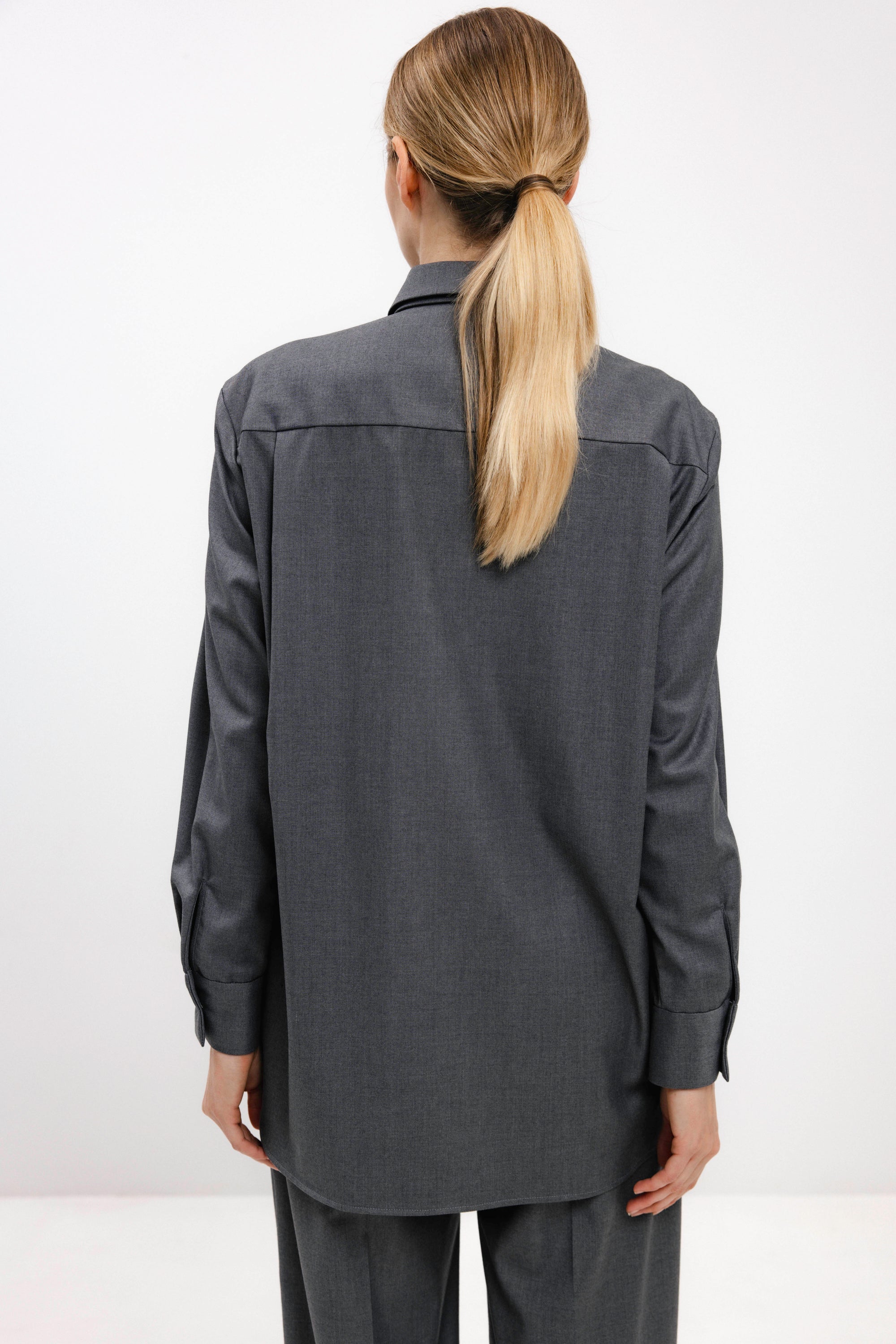 LONG-SLEEVE LOOSE GREY SHIRT