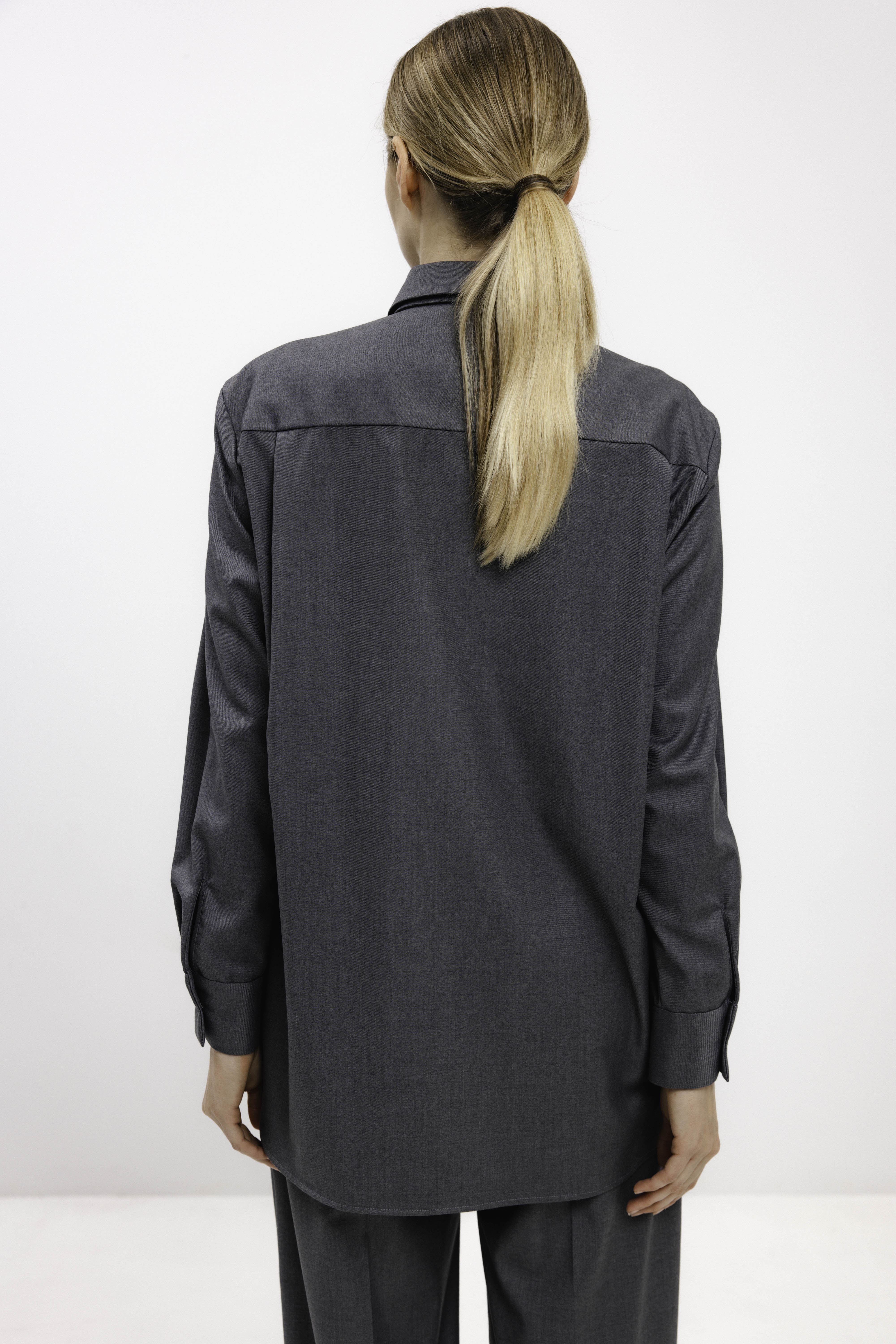 LONG-SLEEVE LOOSE GREY SHIRT