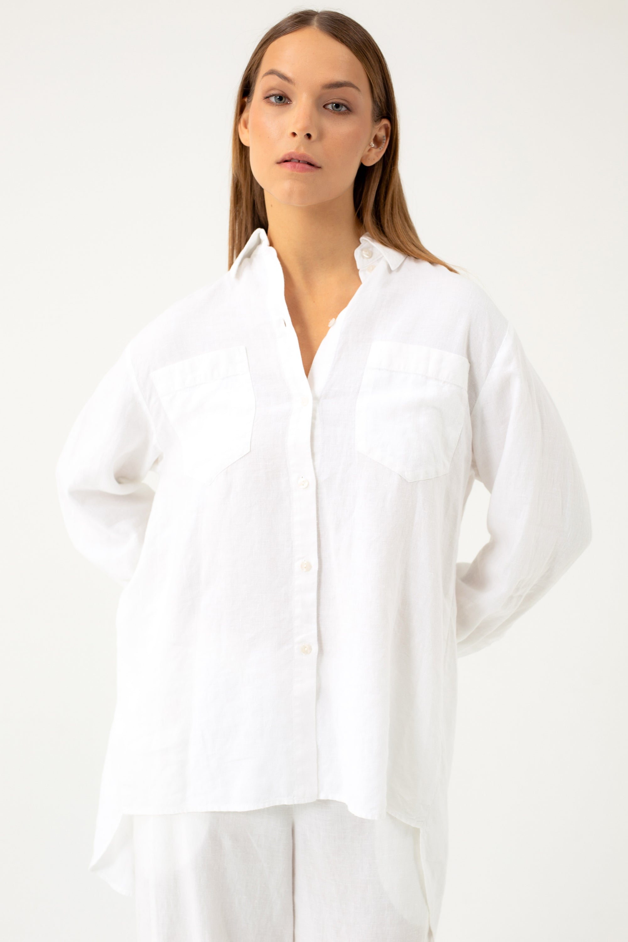 LININIAI MARŠKINIAI SU ISTRIŽU SKELTU NUGAROJE