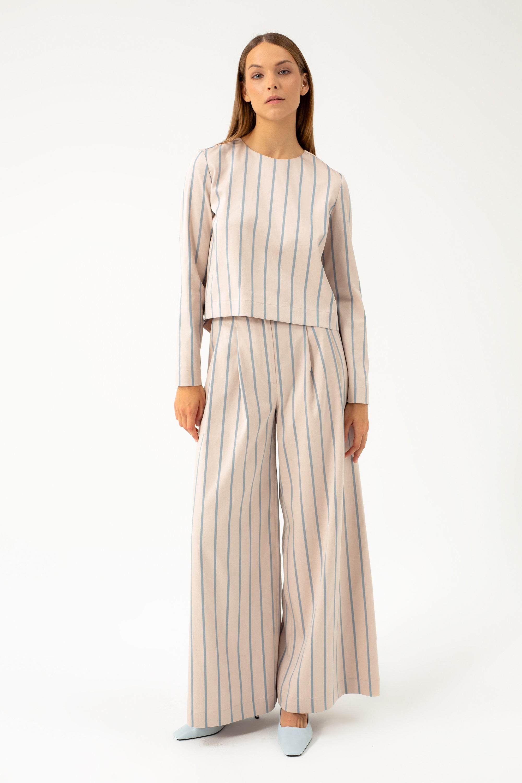 STRIPED BLOUSE WITH PLEAT IN THE BACK