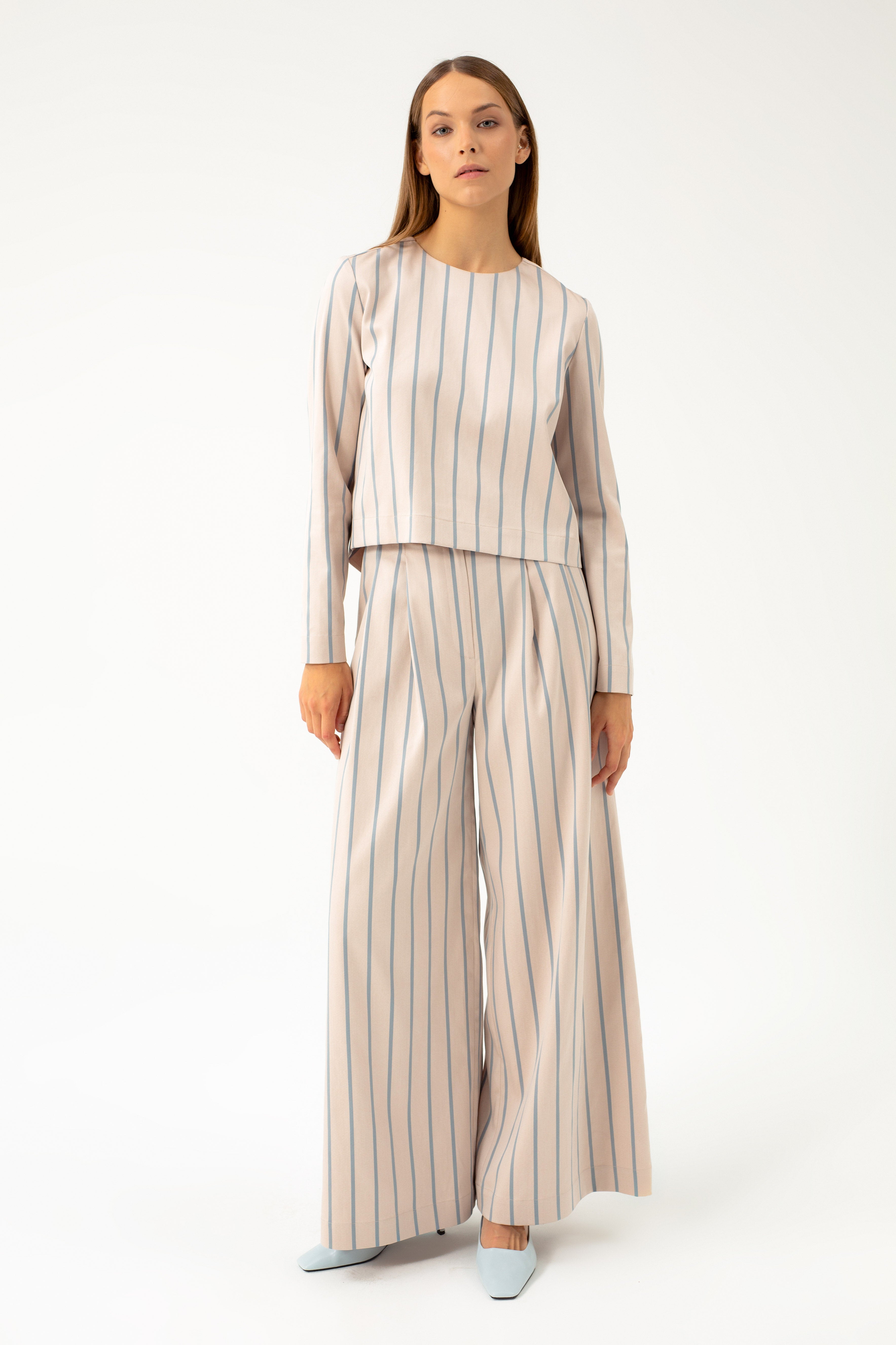 STRIPED BLOUSE WITH PLEAT IN THE BACK