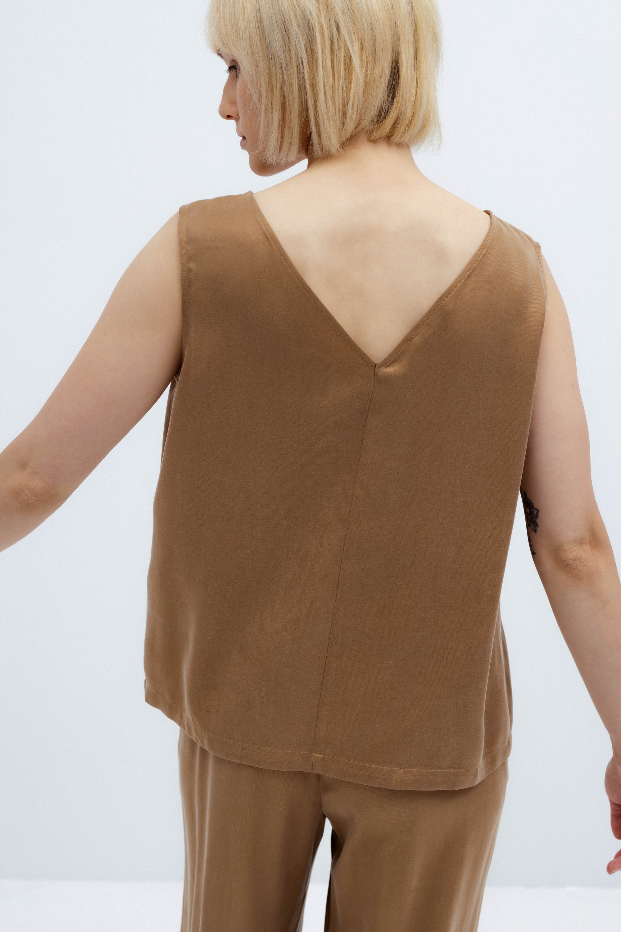 CAMEL SLEEVELESS TOP