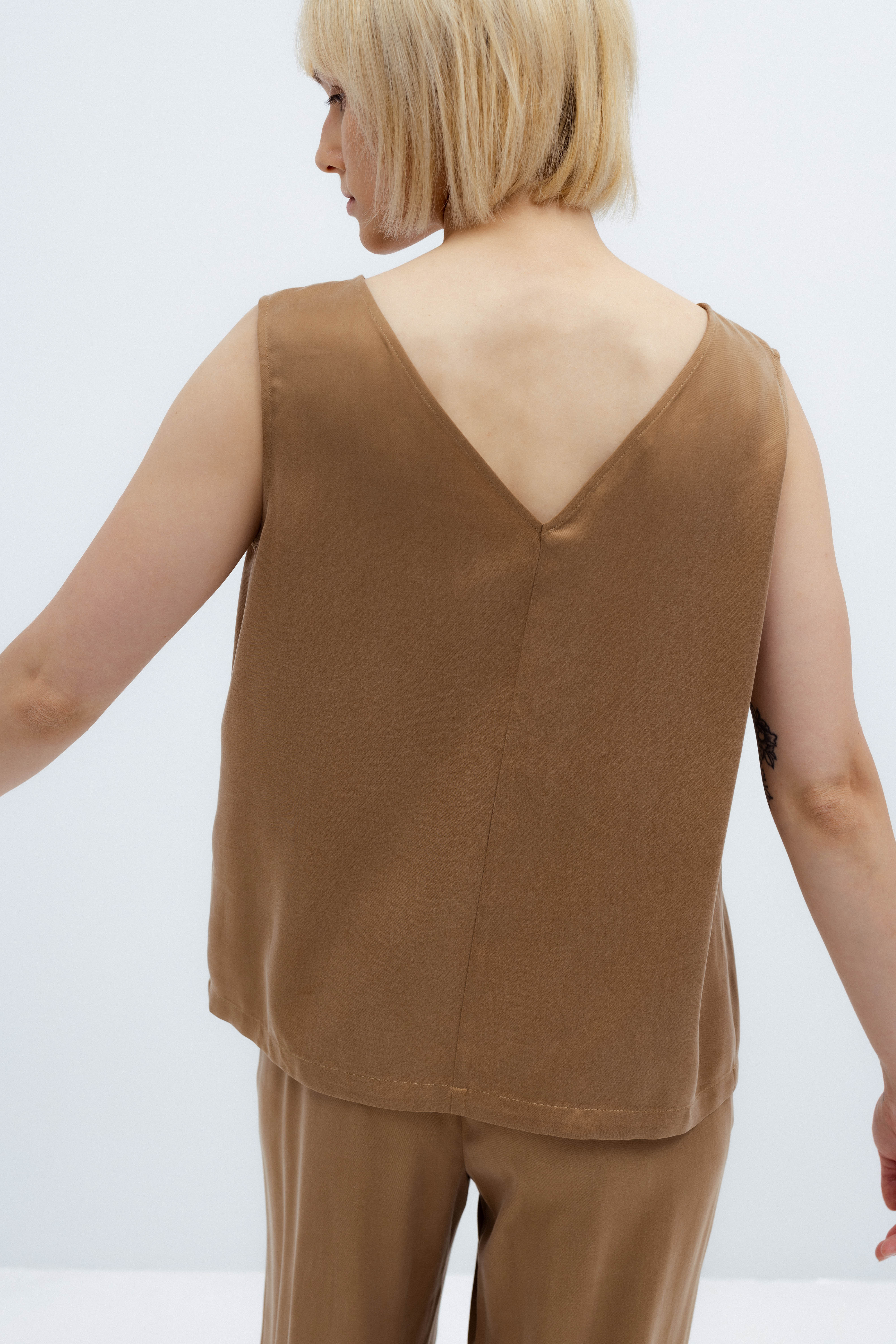 CAMEL SLEEVELESS TOP