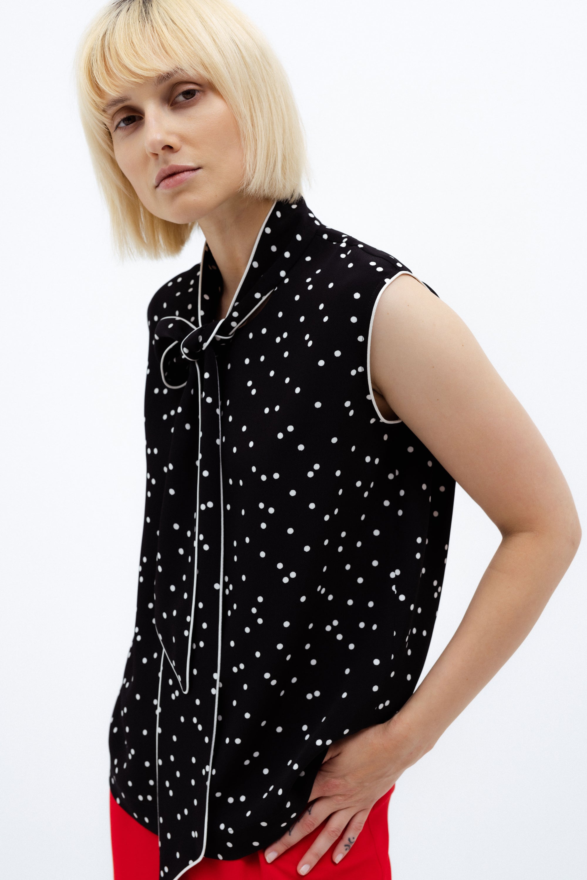 BLACK POLKA DOT SLEEVELESS BLOUSE