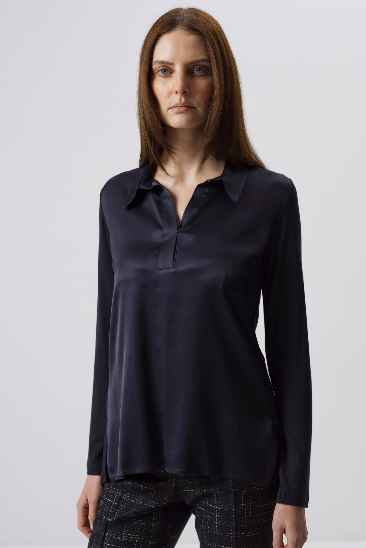 NAVY BLUE BLOUSE WITH V-NECKLINE