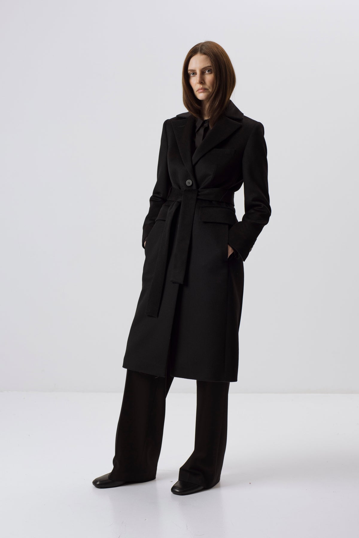 BLACK FITTED WOOL COAT WITH BELT