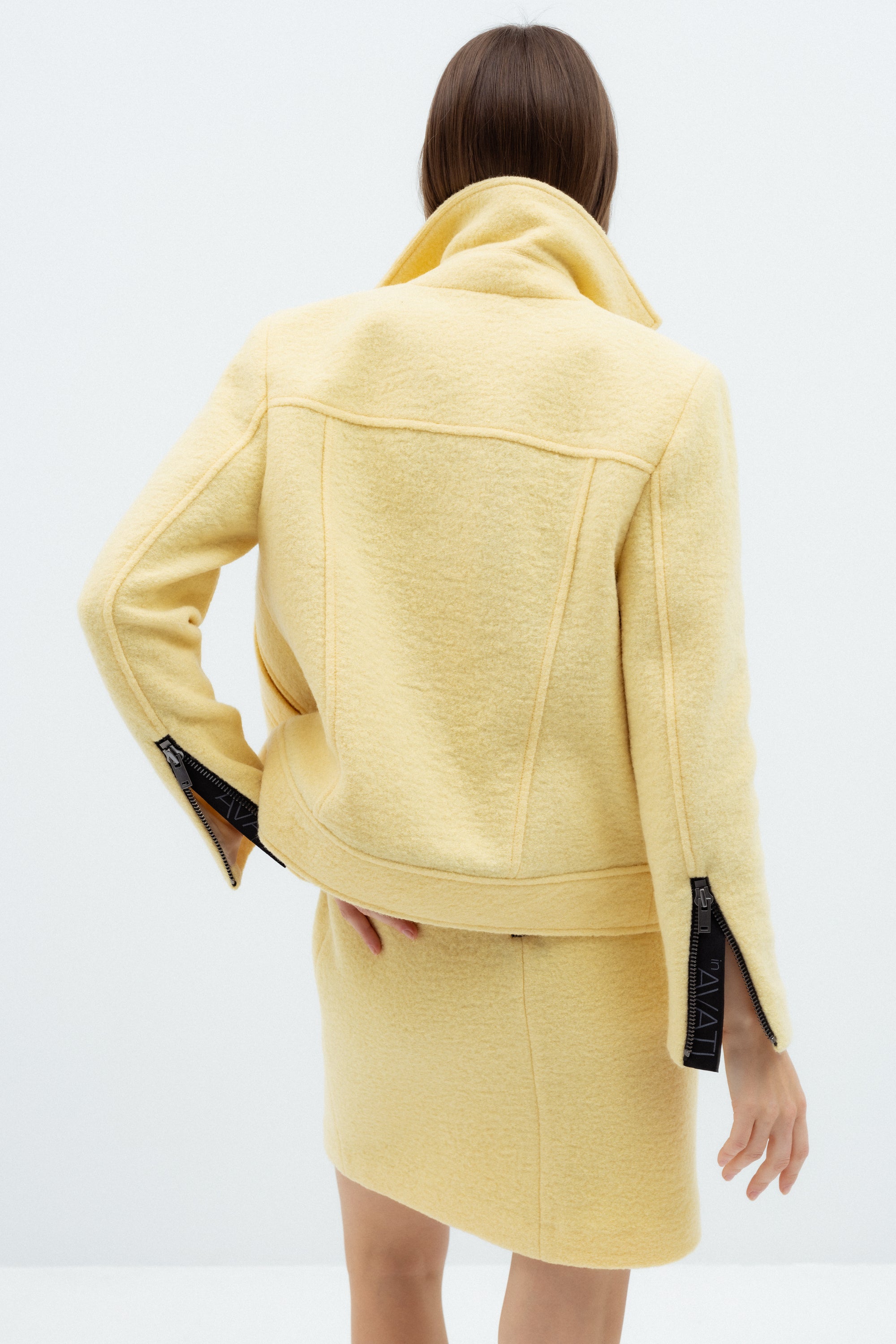 BAIKERIO STILIAUS STRIUKĖ SU UŽTRAUKTUKAIS