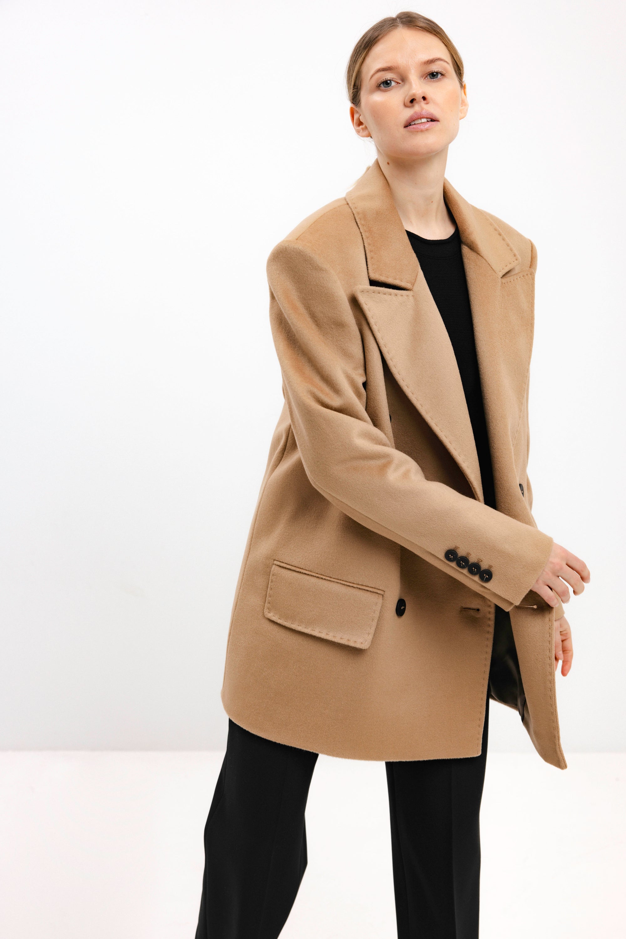 DOUBLE-BREASTED SHORT WOOL COAT IN CAMEL