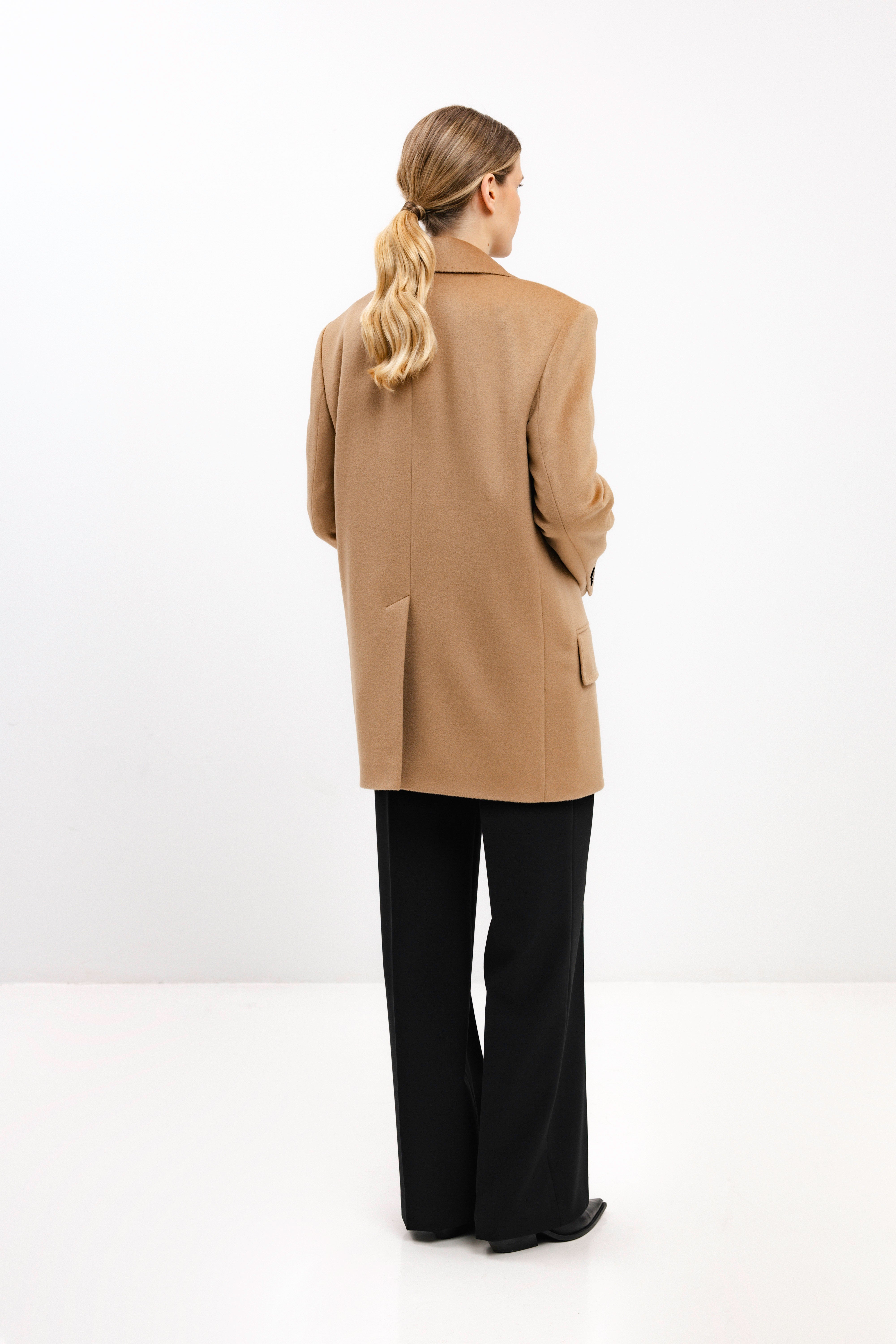 DOUBLE-BREASTED SHORT WOOL COAT IN CAMEL