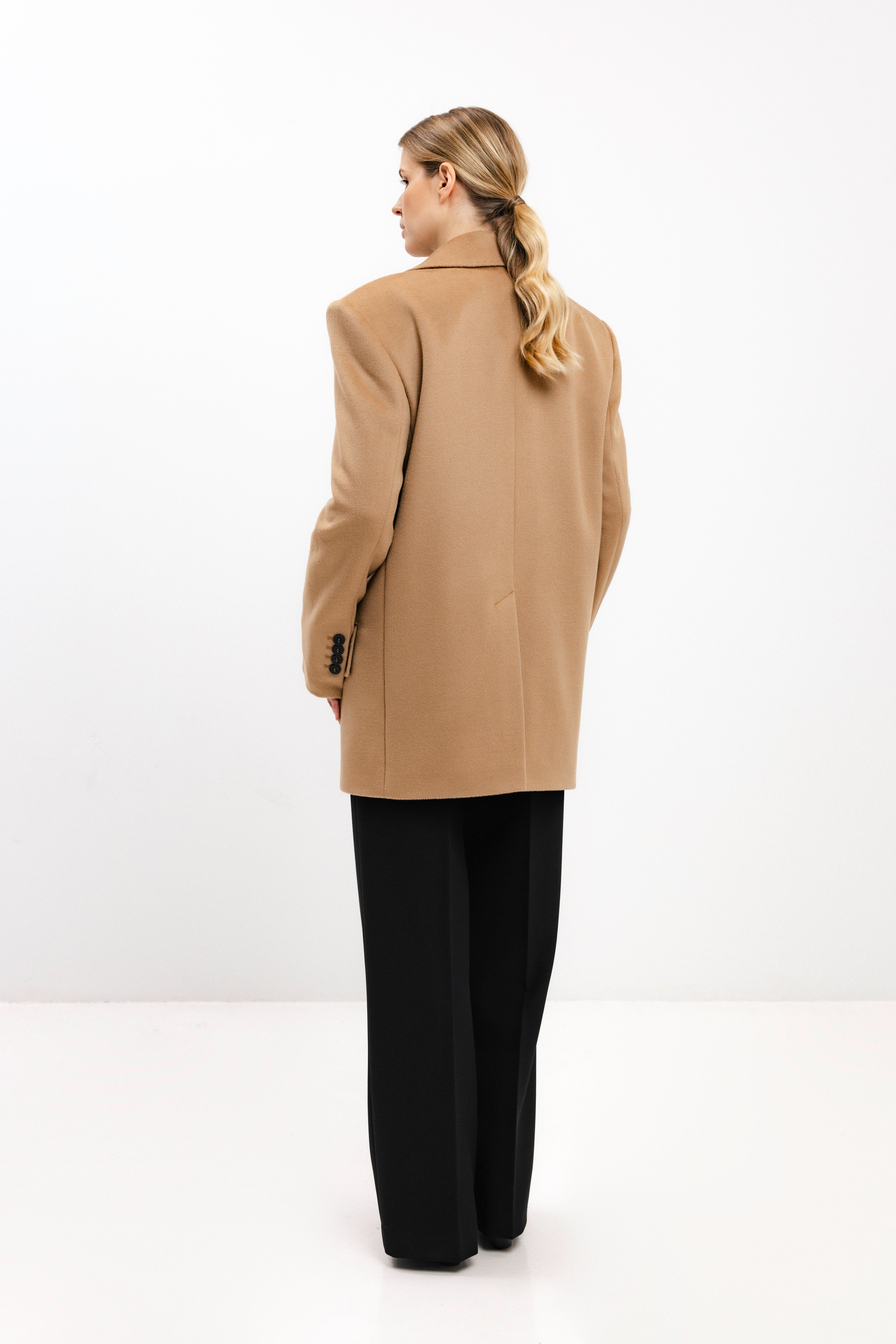 DOUBLE-BREASTED SHORT WOOL COAT IN CAMEL