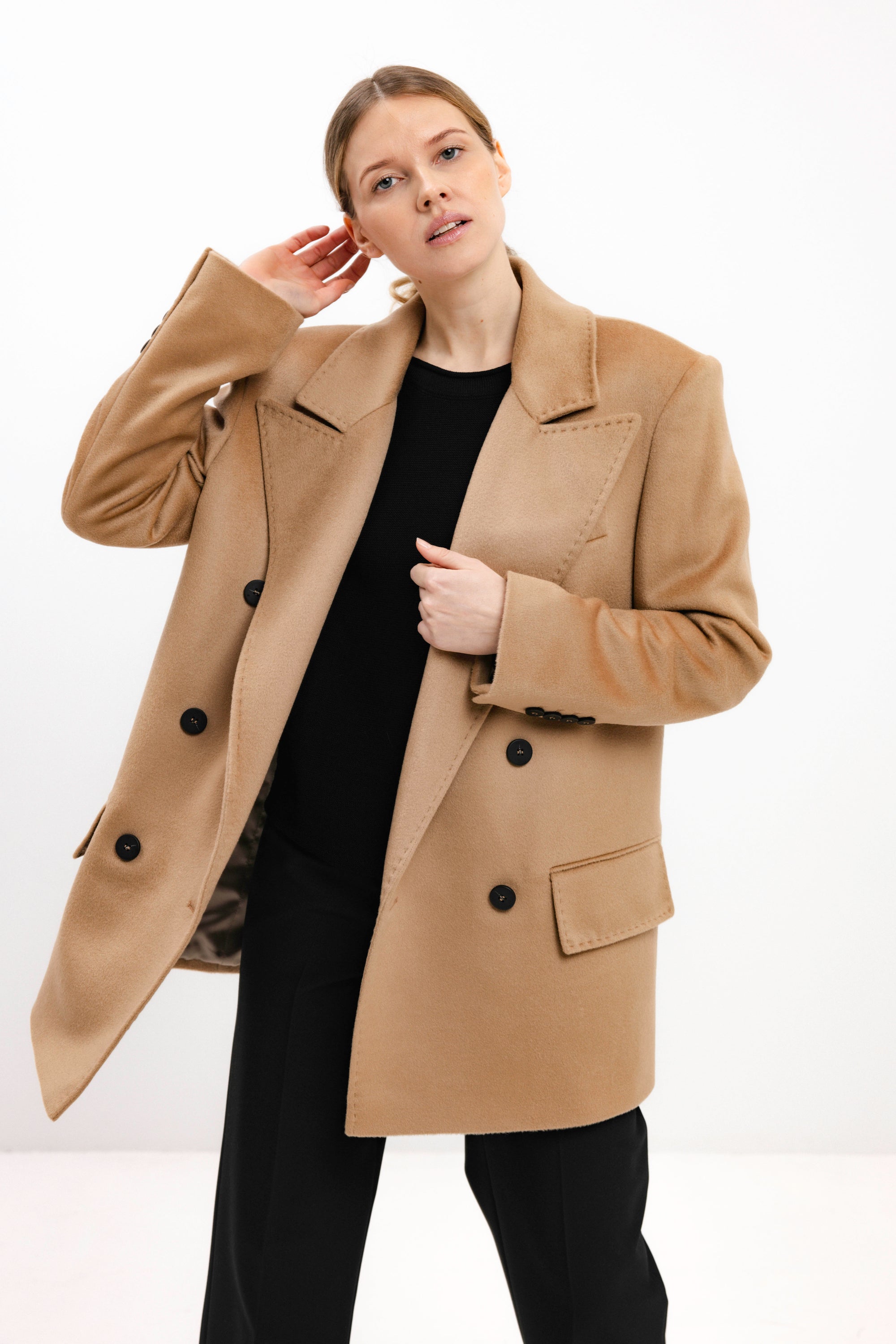 DOUBLE-BREASTED SHORT WOOL COAT IN CAMEL