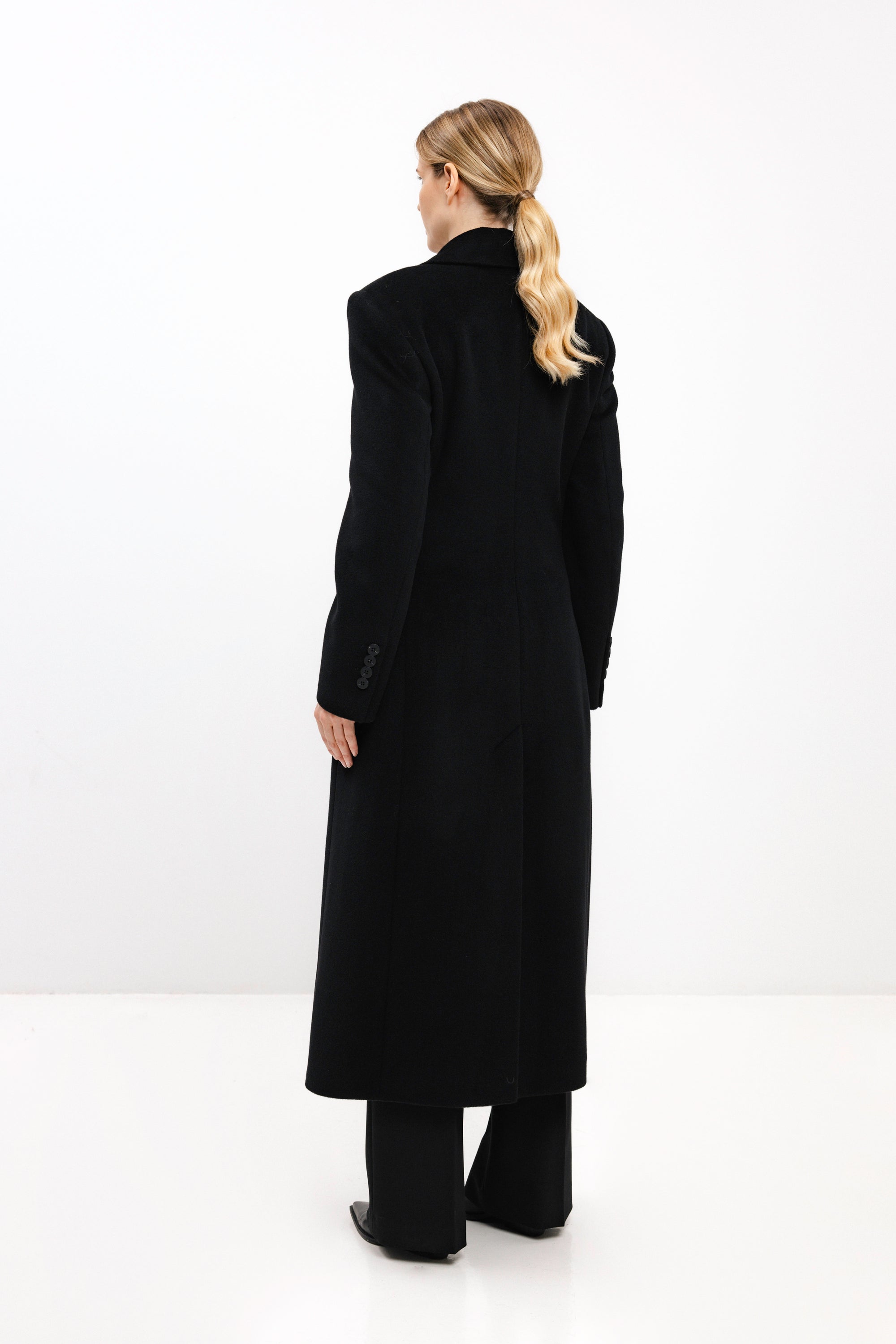 LONG FITTED BLACK COAT WITH ANGORA WOOL