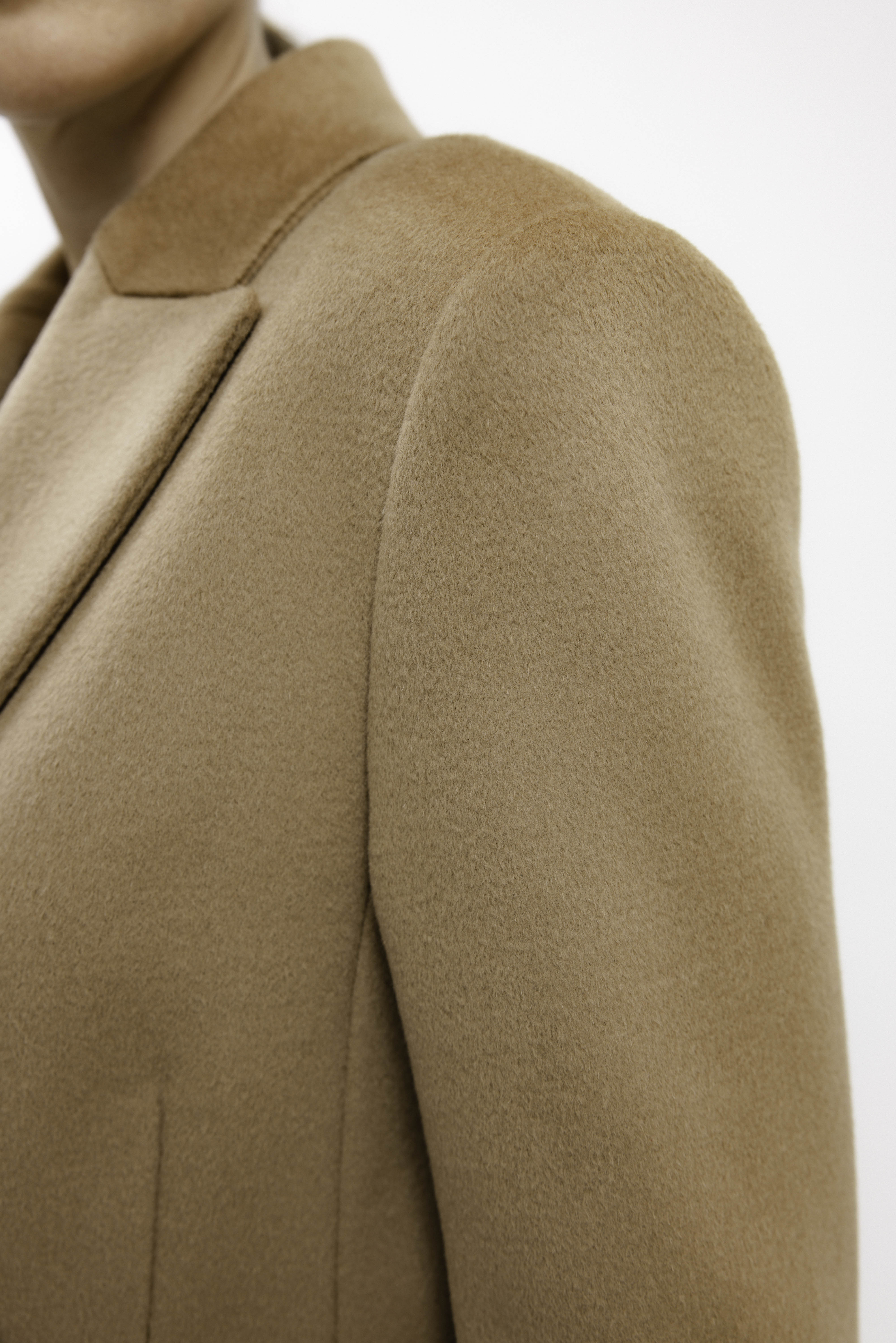 LONG FITTED CAMEL WOOL COAT