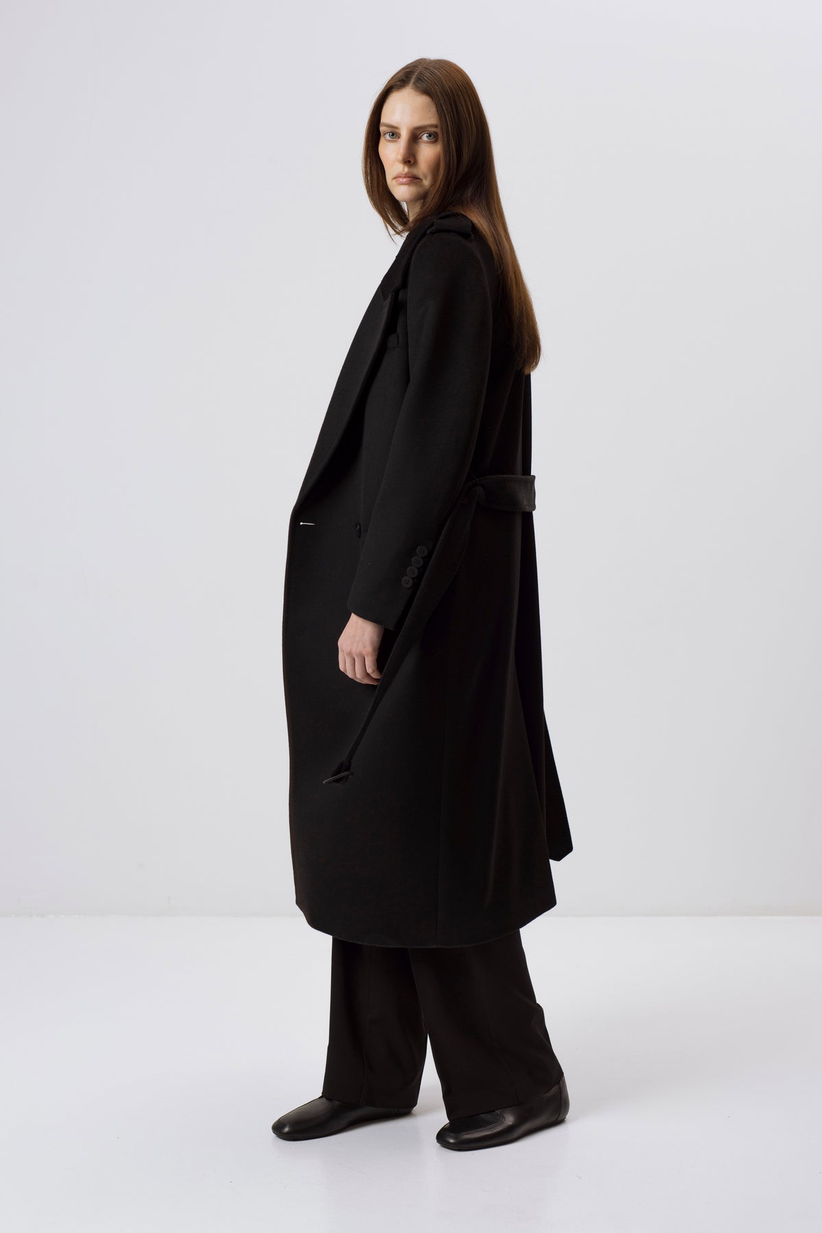 BLACK WOOL COAT WITH BUCKLED BELT