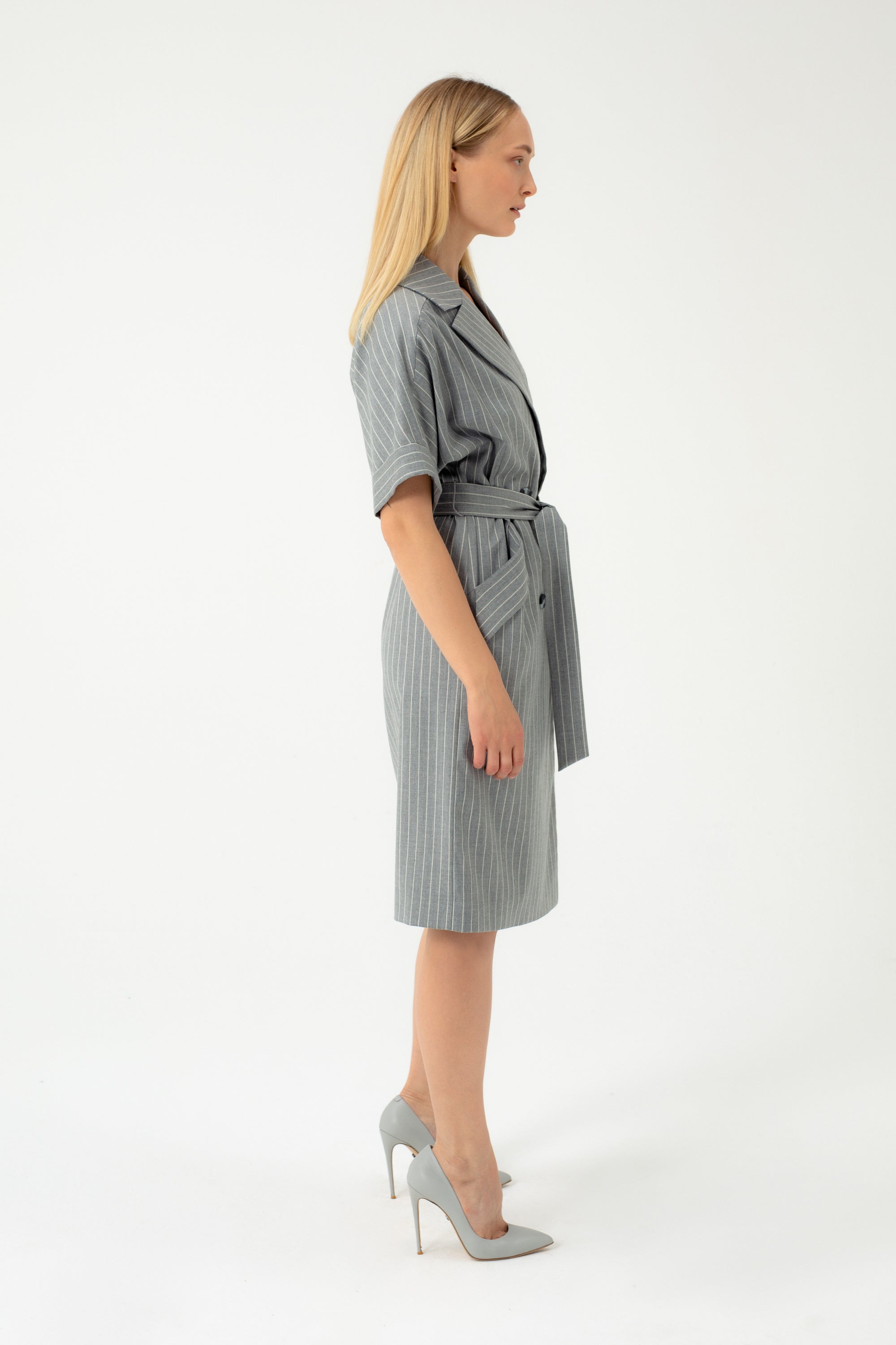 DVIEILĖ DRYŽUOTA SUKNELĖ SU DIRŽU