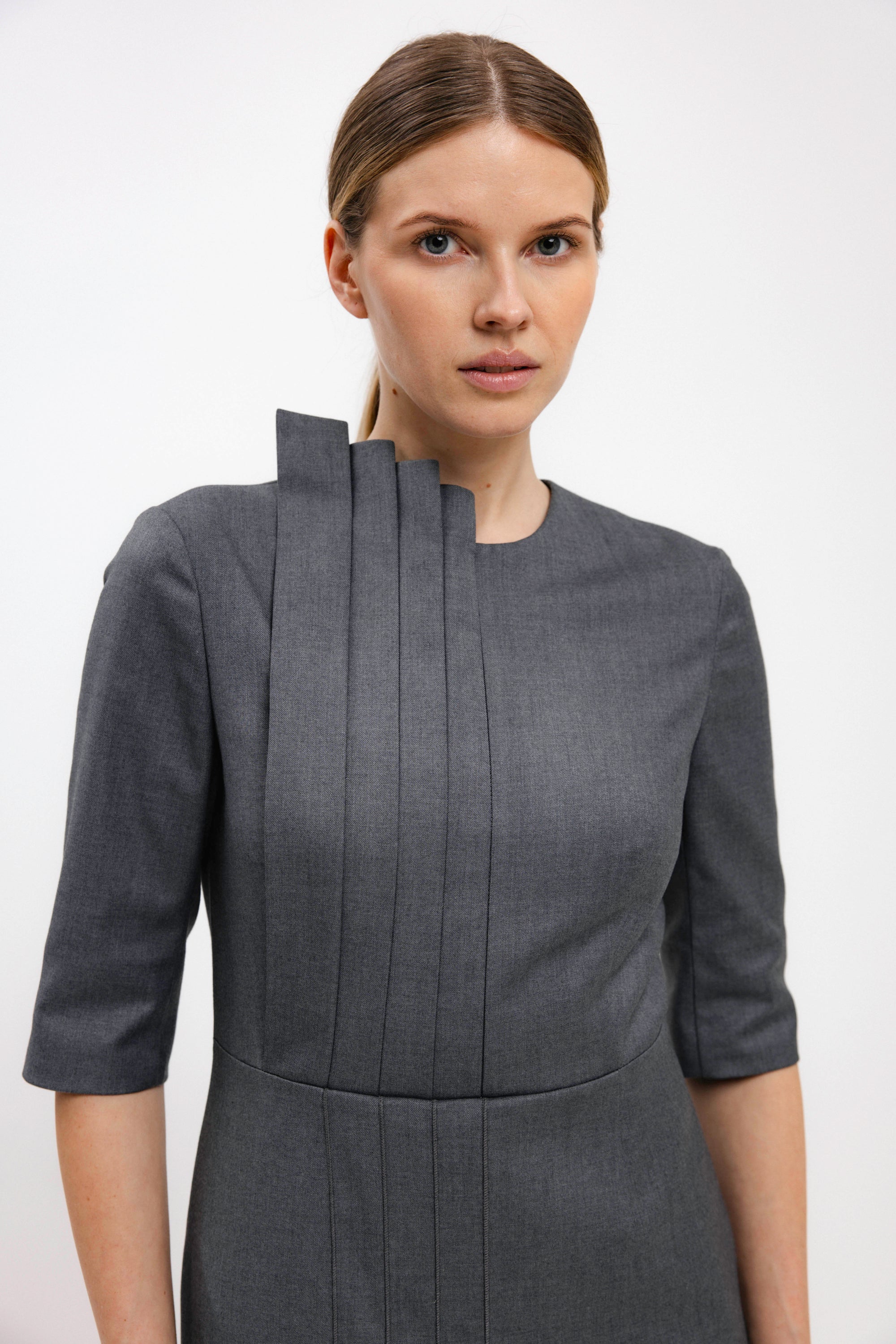 GREY PLEATED DETAIL DRESS