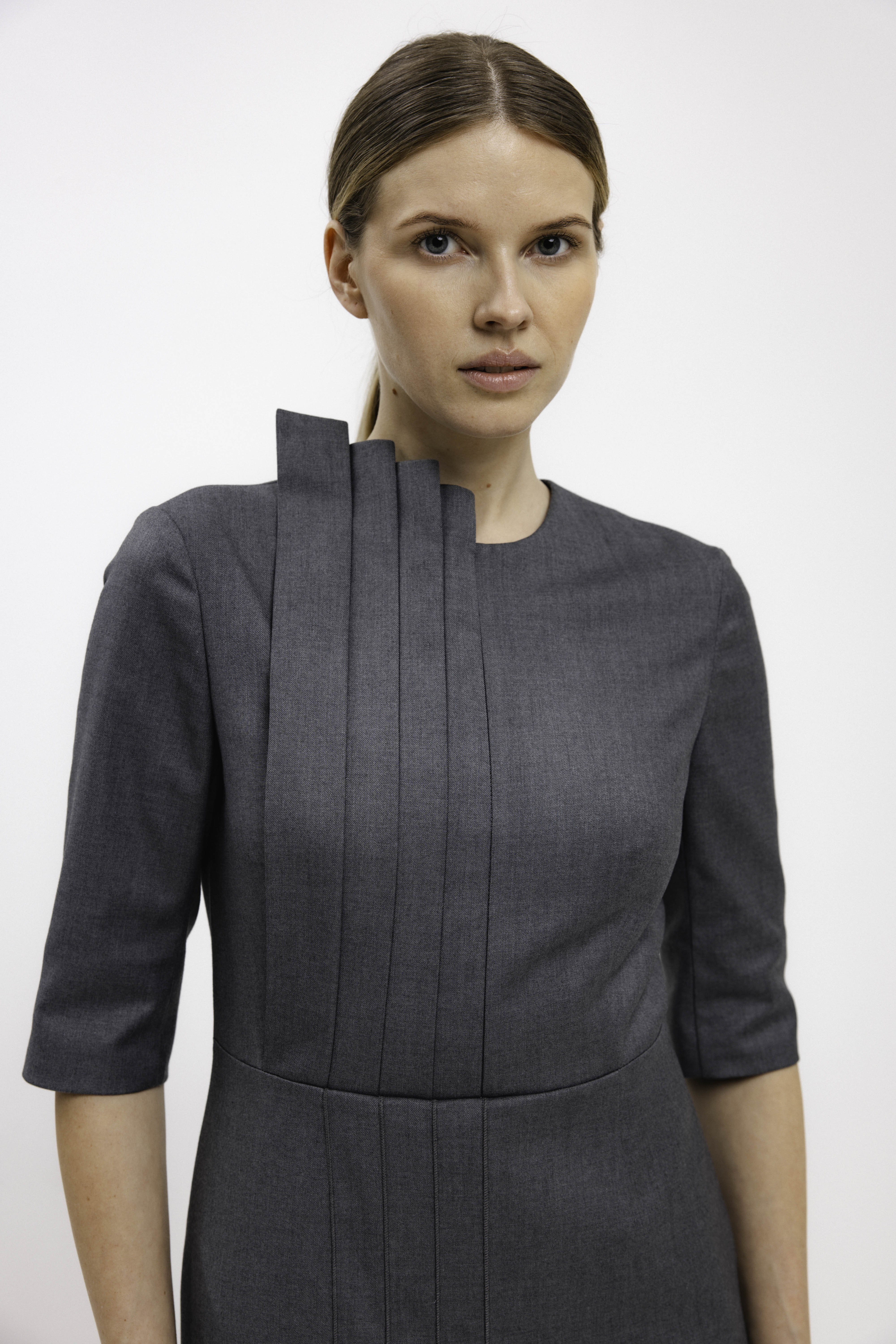 GREY PLEATED DETAIL DRESS