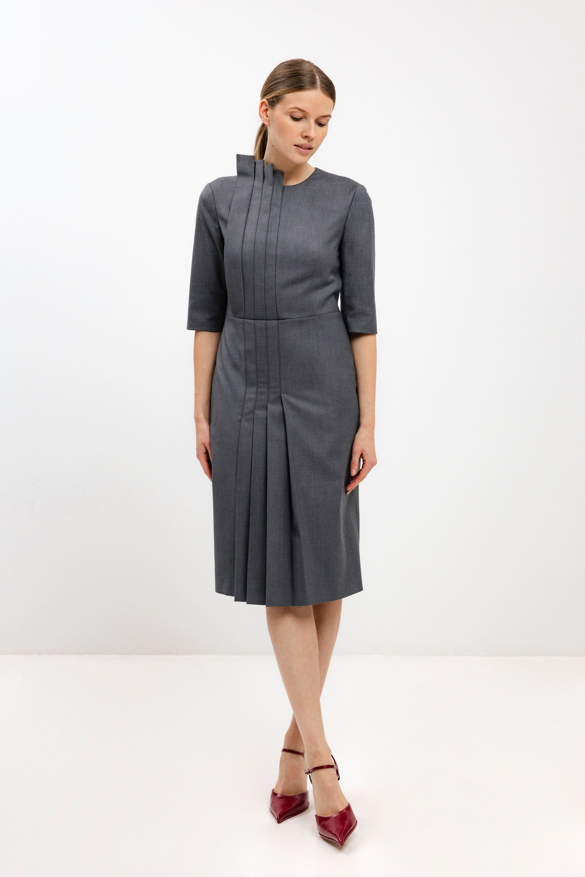 GREY PLEATED DETAIL DRESS