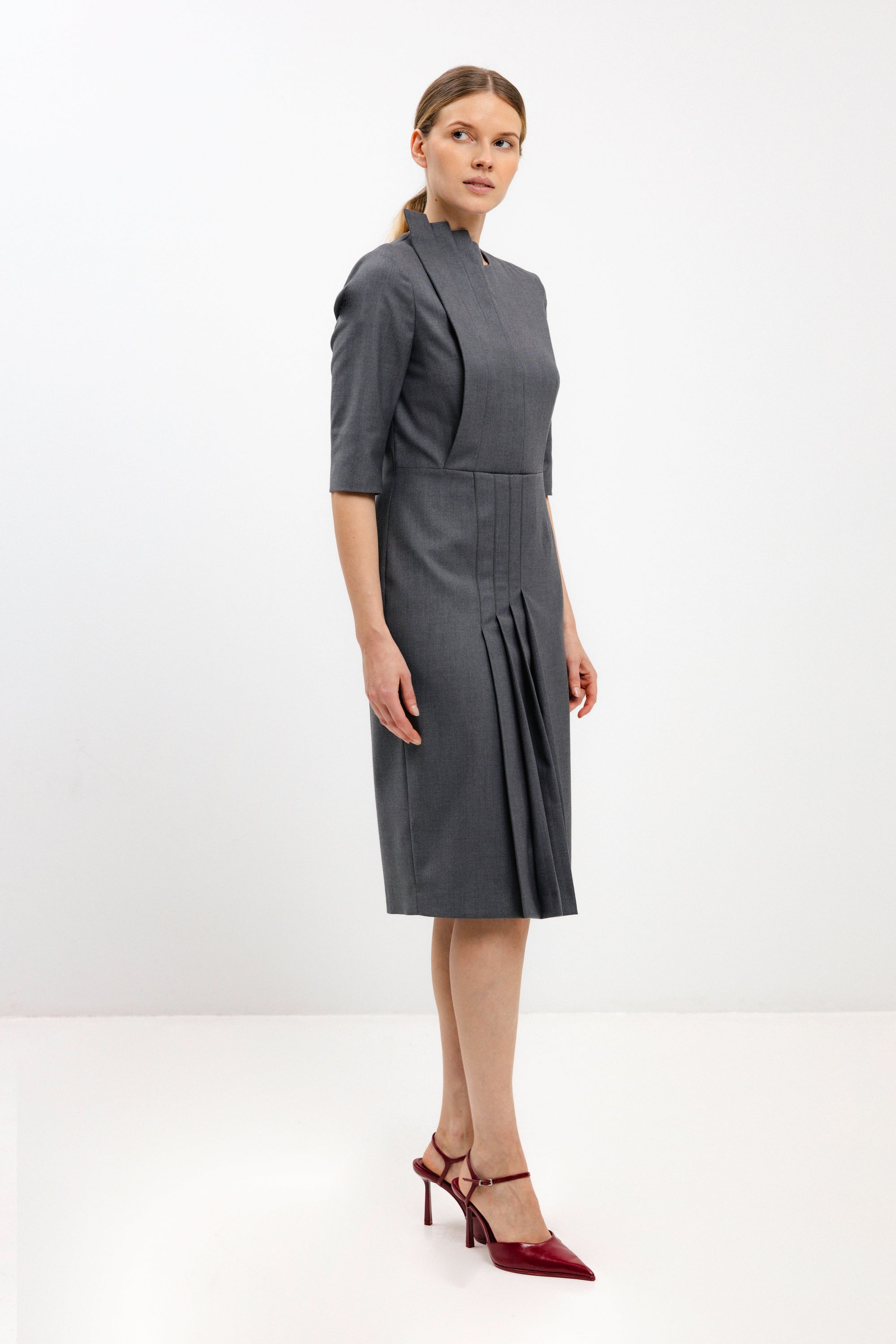 GREY PLEATED DETAIL DRESS