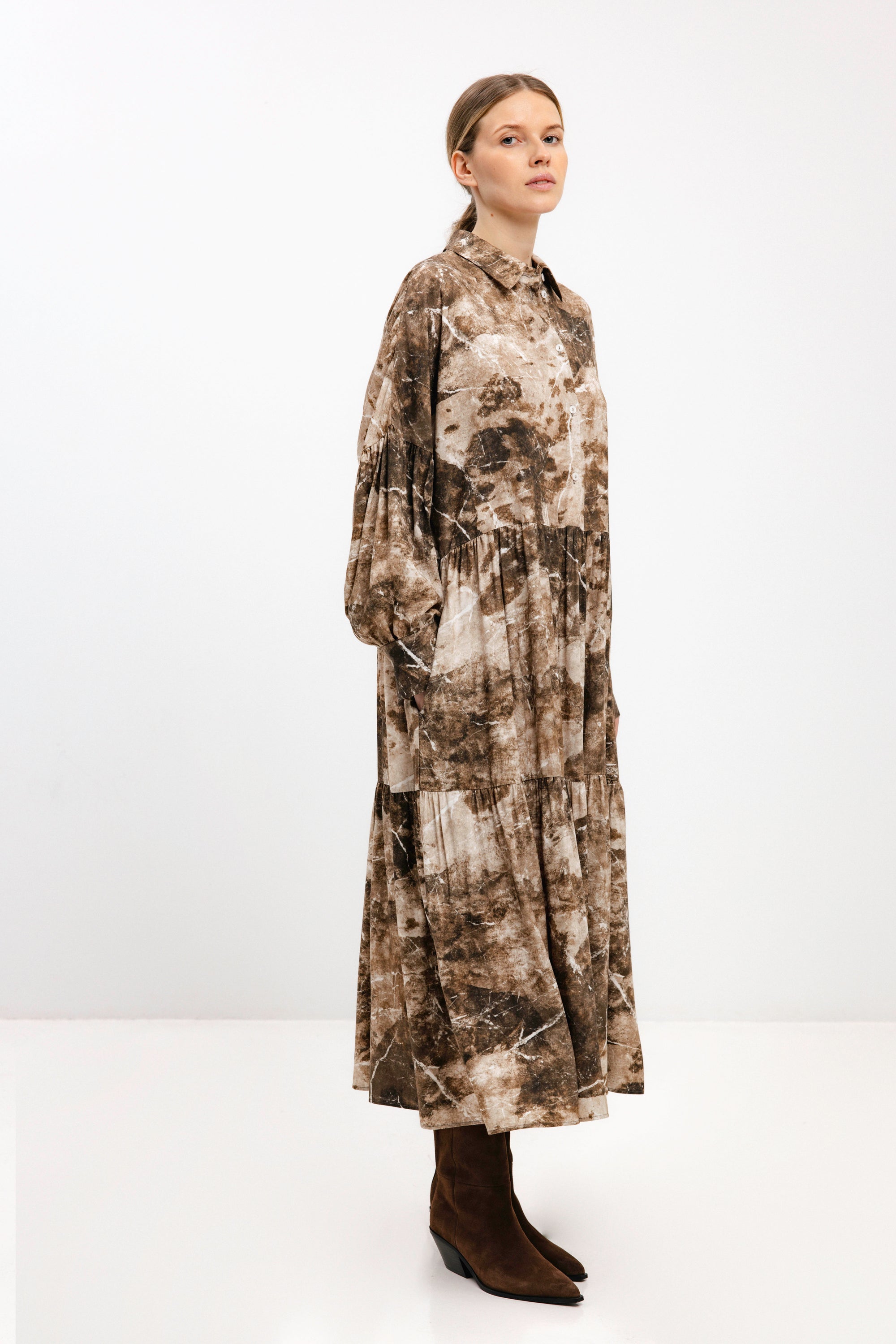 TIERED SHIRT DRESS WITH ABSTRACT PRINT