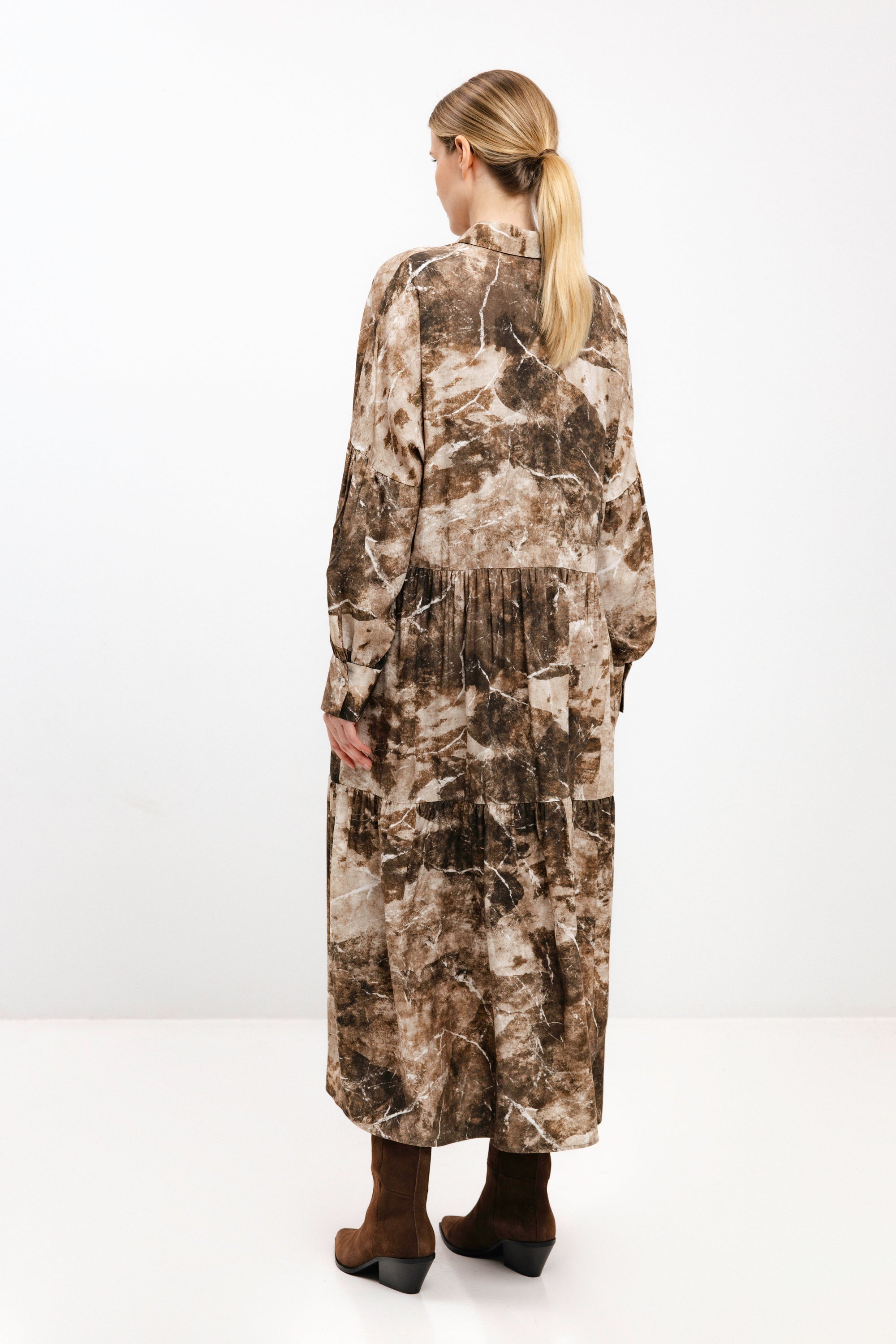 TIERED SHIRT DRESS WITH ABSTRACT PRINT