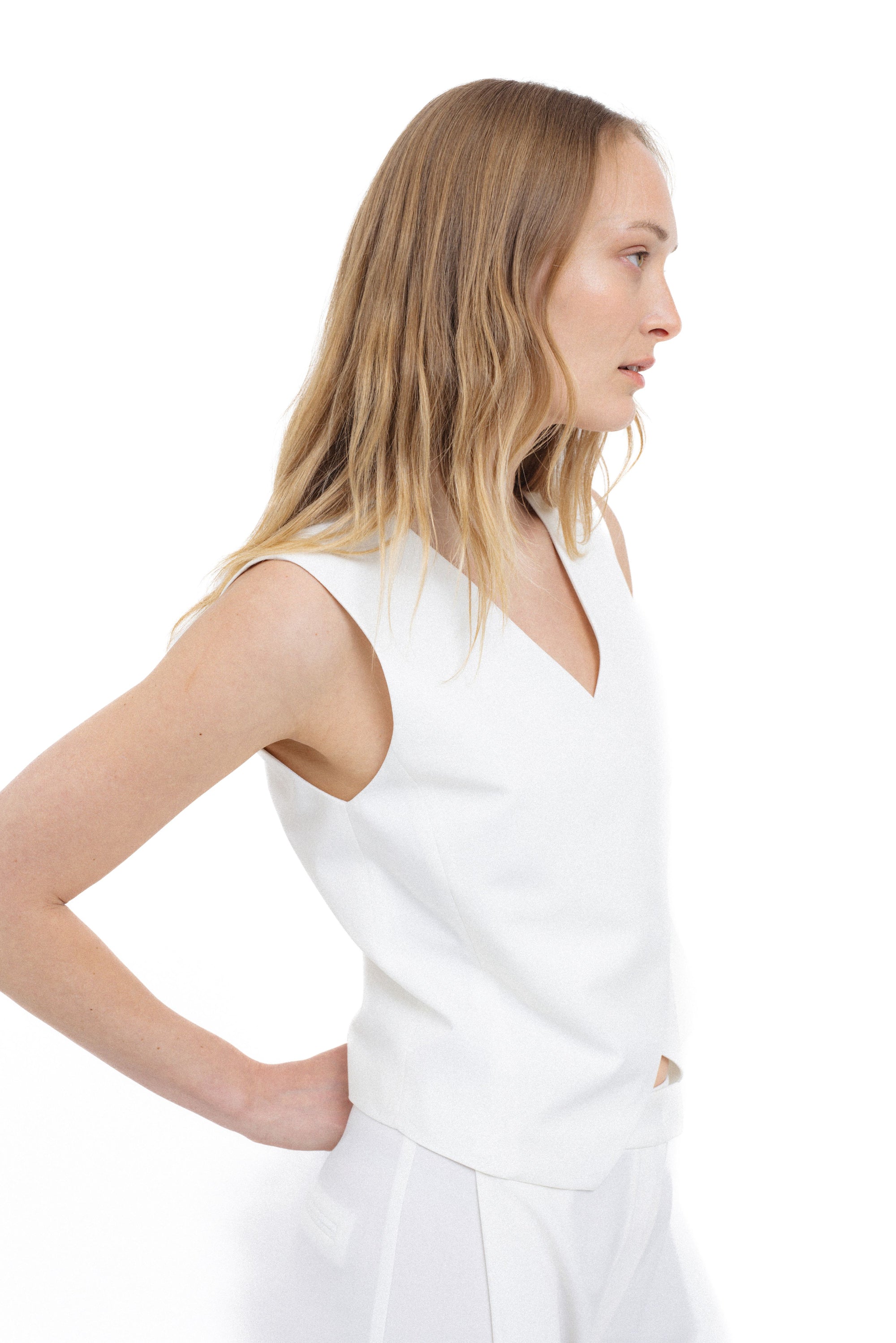 WHITE WRAP VEST WITH BUCKLE