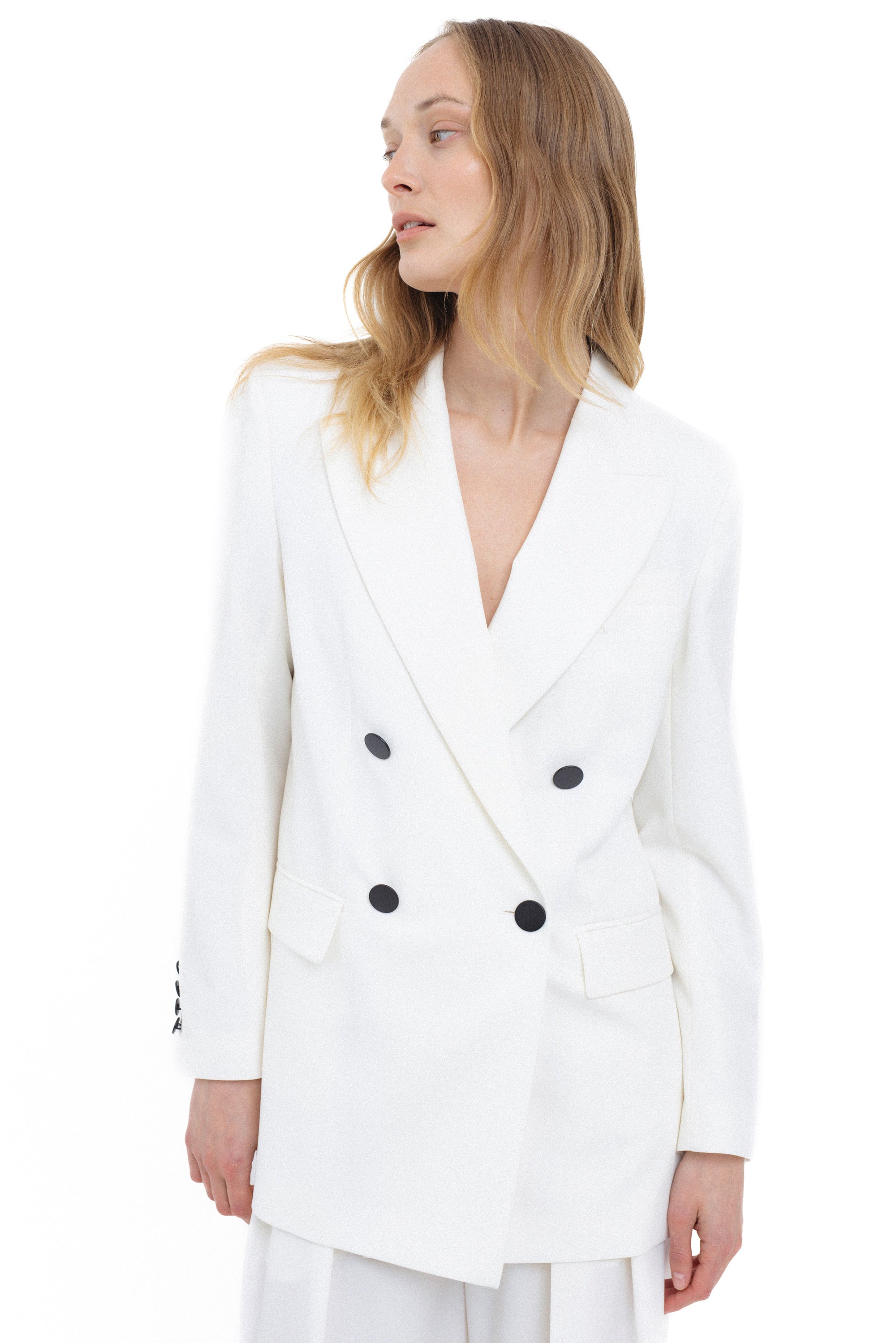 WHITE STRAIGHT DOUBLE-BREASTED BLAZER