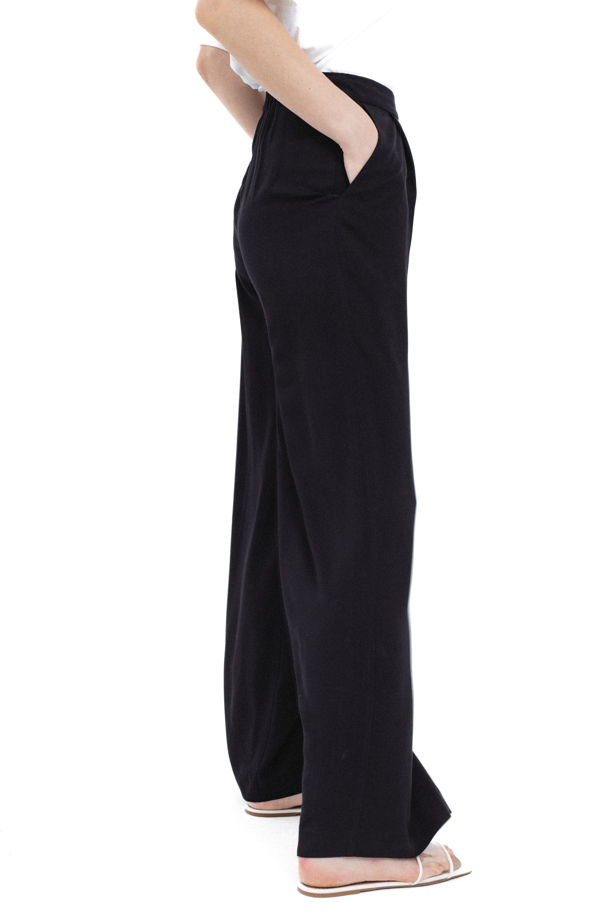BLACK STRAIGHT-LEG TROUSERS