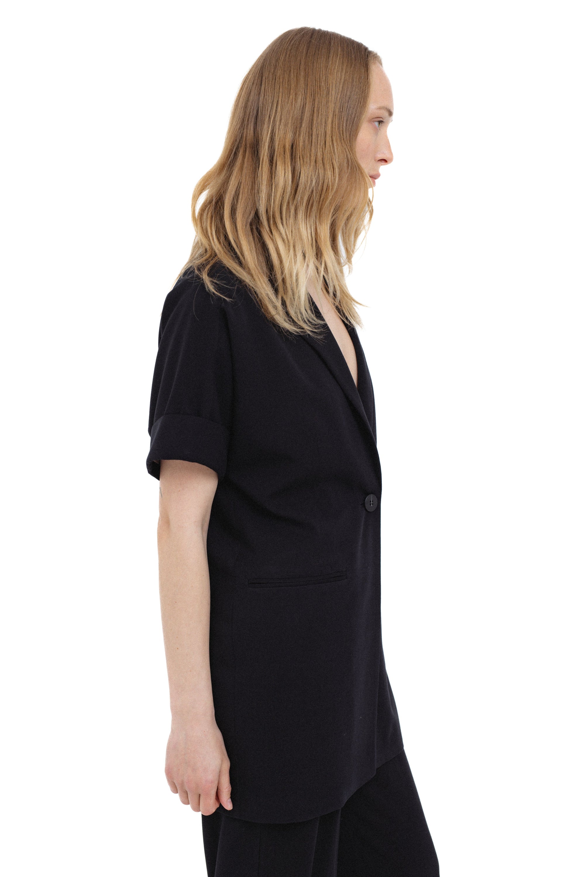 BLACK SHORT-SLEEVE BLAZER