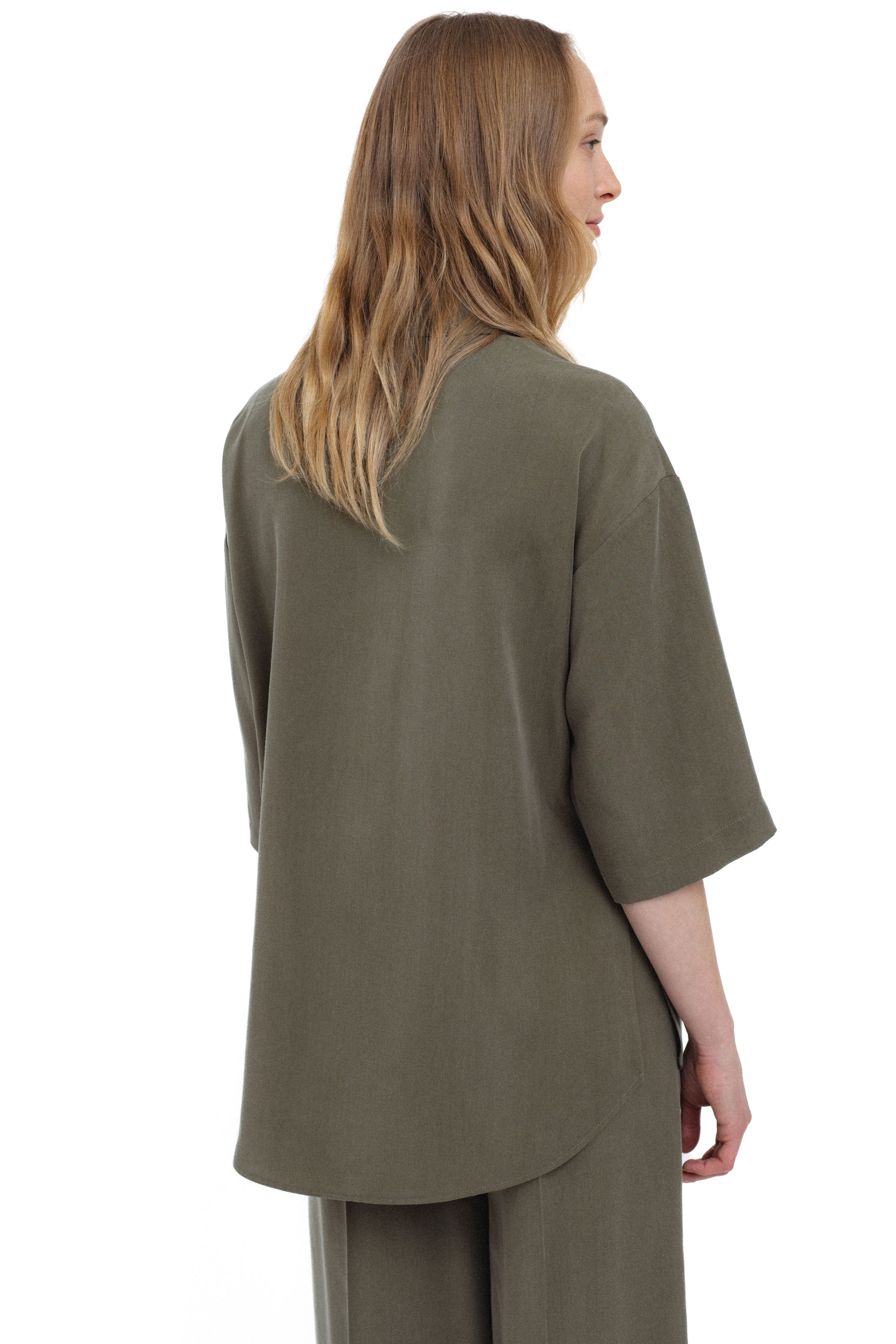 PADIDINTI TRUMPOMIS RANKOVĖMIS CHAKI MARŠKINIAI